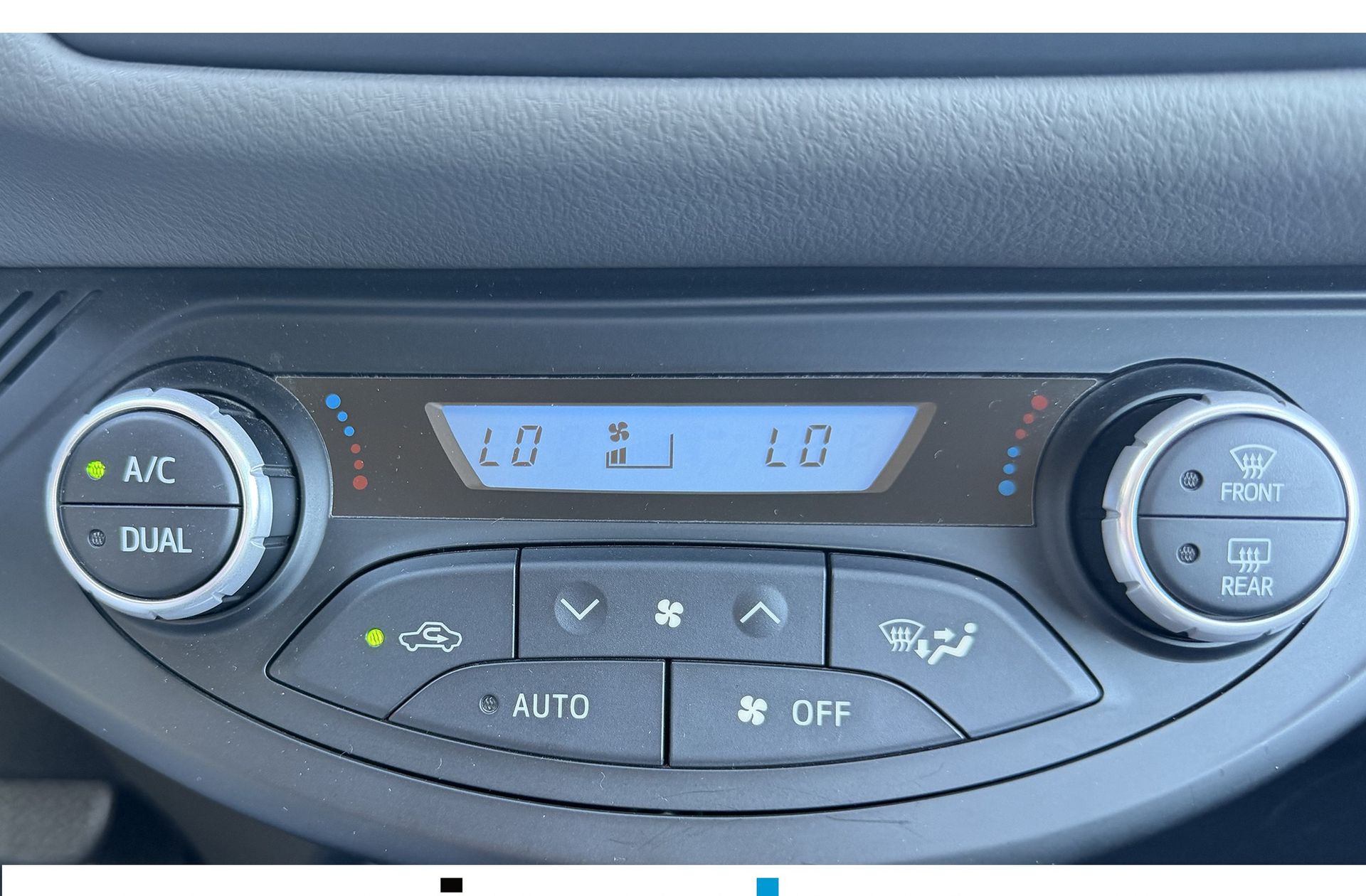 Toyota Yaris 1.5 100H Advance - foto 28