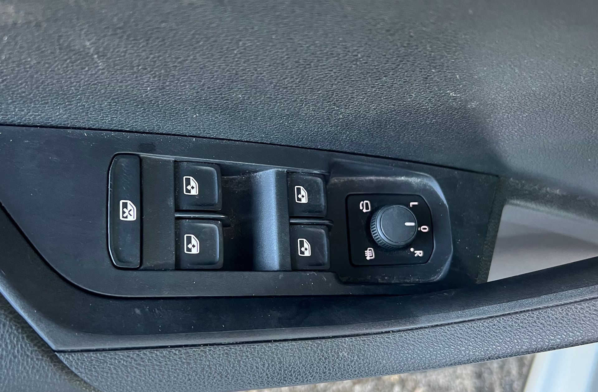 Škoda Karoq 2.0 TDI Selection - foto 33