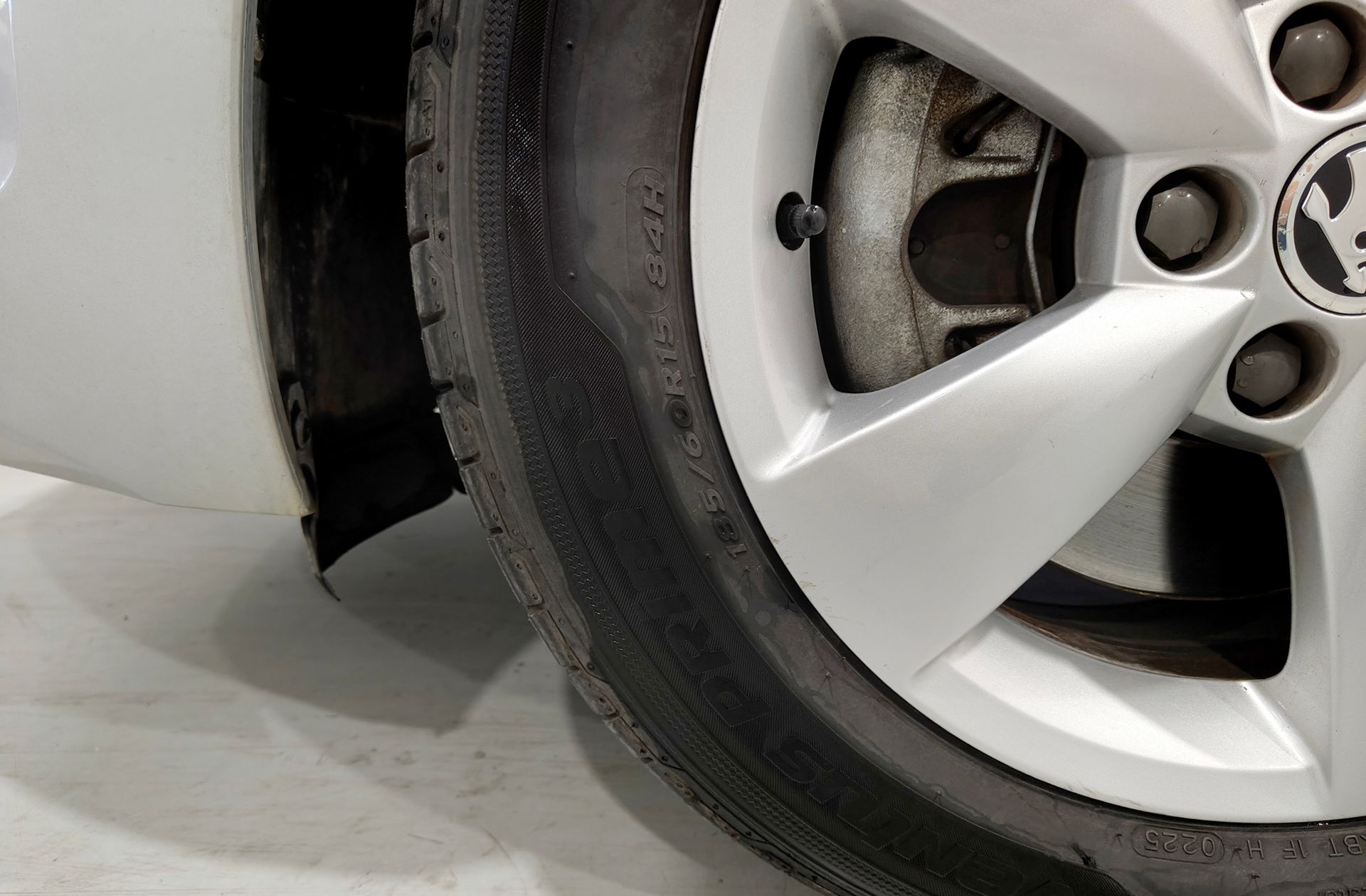 Škoda Rapid 1.6 TDI CR Ambition - foto 29