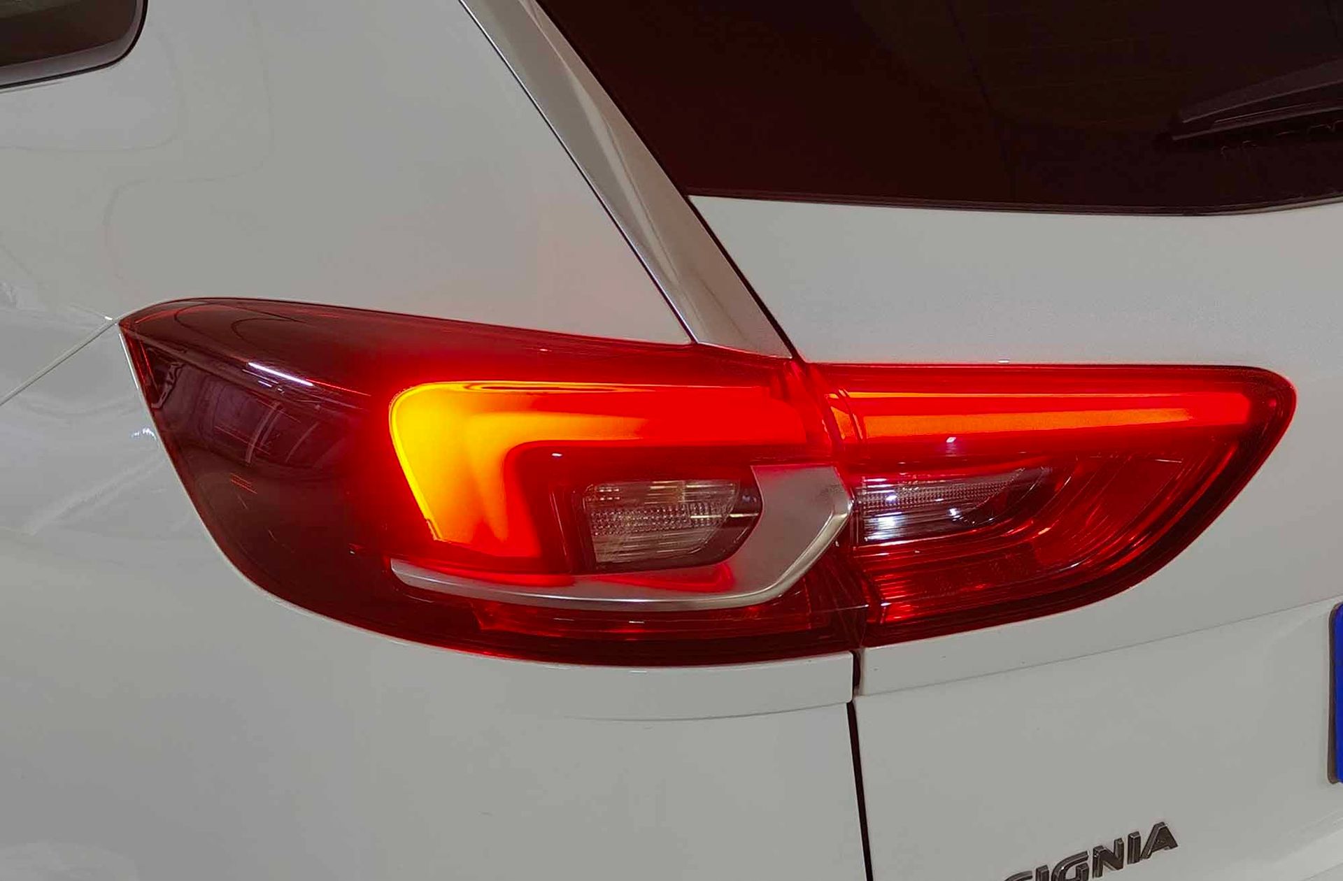 Opel Insignia 1.6 CDTI Turbo D Selective - foto 19