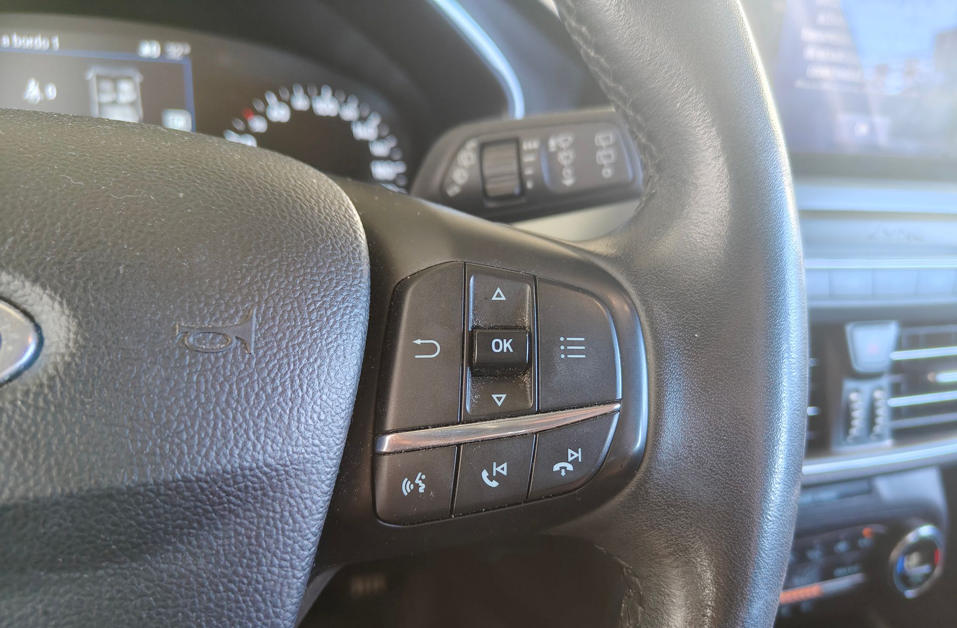 Ford Focus 1.0 EcoBoost Active - foto 27