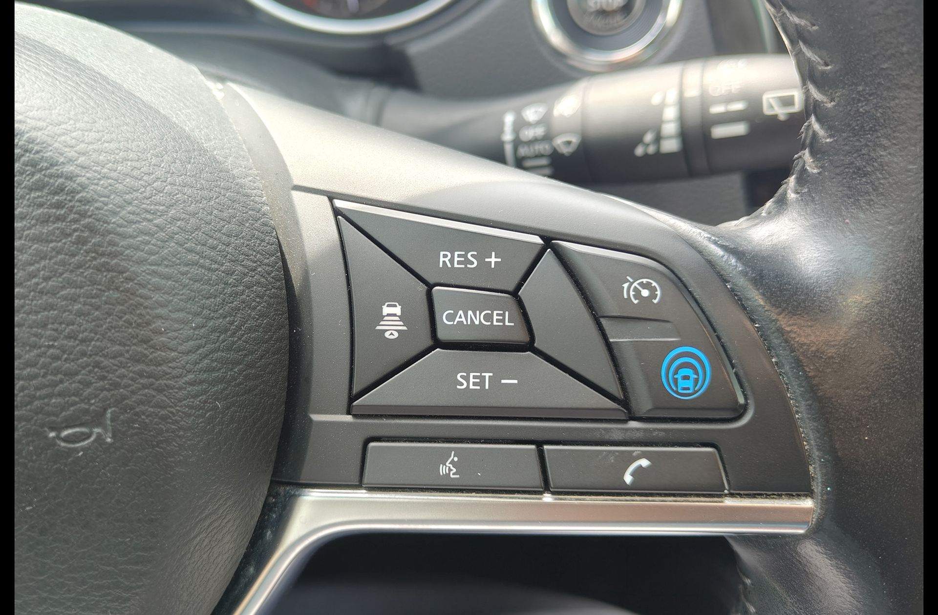 Nissan Qashqai DIG-T 160 N-Connecta 4x2 DCT - foto 25