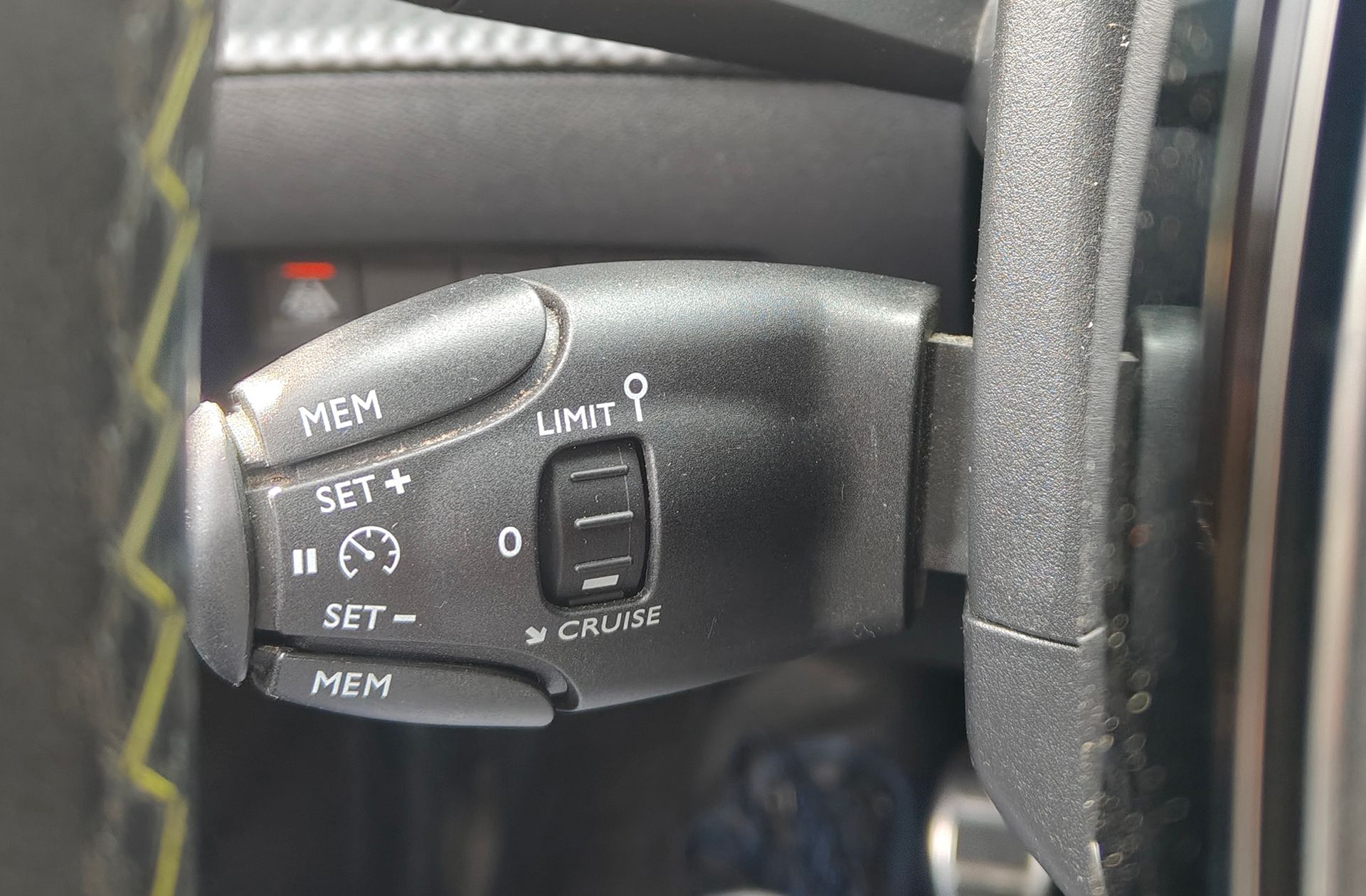 Peugeot 208 BlueHDi 100 GT - foto 27