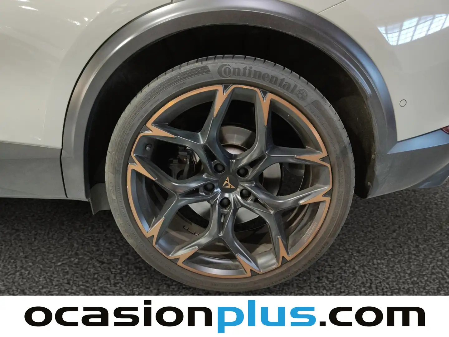 Foto Cupra Formentor CUPRA Formentor 2.5 TSI VZ5 Taiga Grey 4Drive DSG (390 CV)