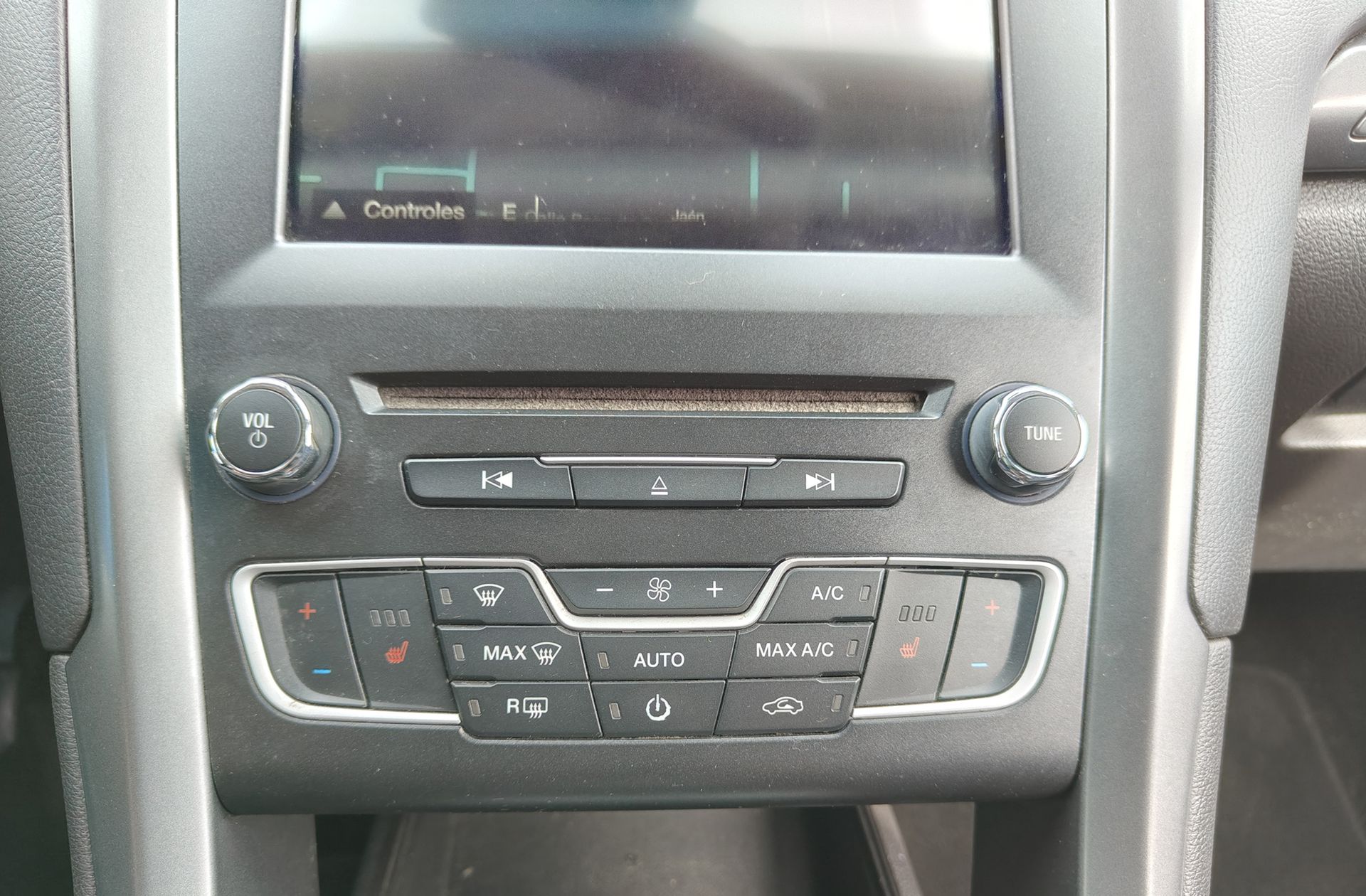 Ford Mondeo 1.5 EcoBoost Titanium - foto 29