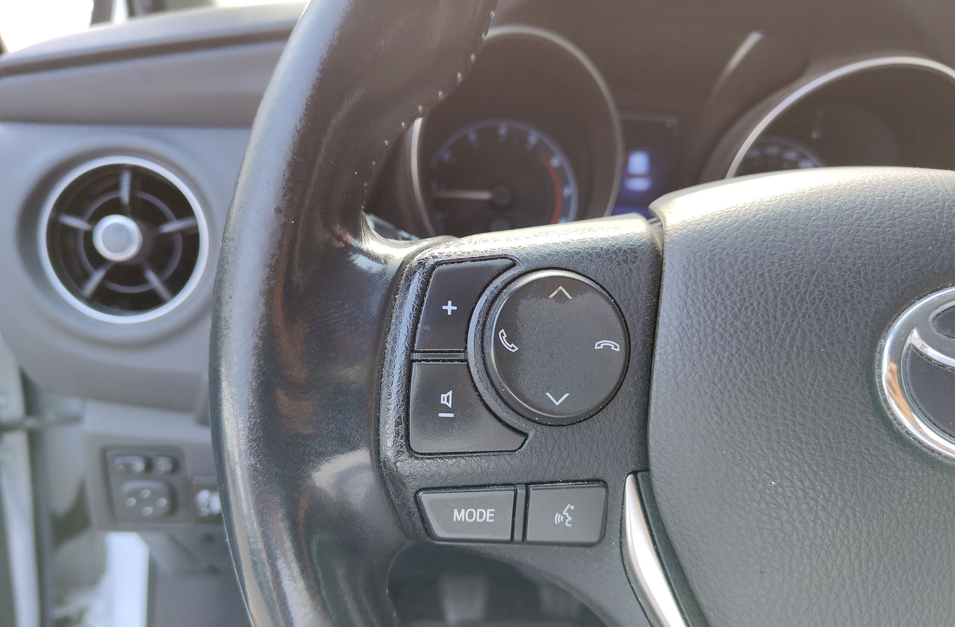 Toyota Auris 120T Active - foto 22