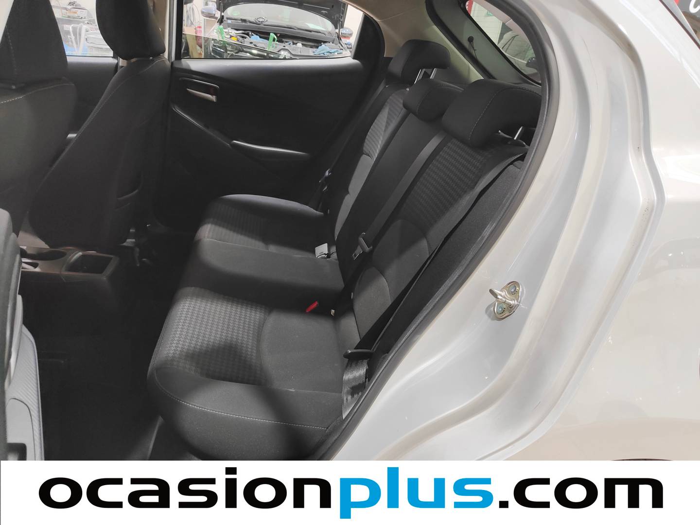 Foto asientos traseros Mazda Mazda2 Mazda Mazda 2 1.5 GE Black Tech Edition (90 CV)