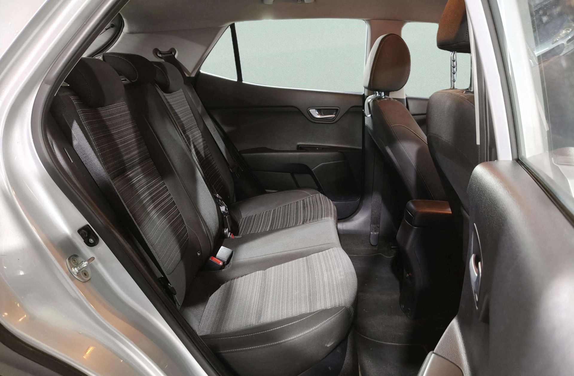 Kia Stonic 1.0 T-GDi MHEV Drive iMT - foto 18