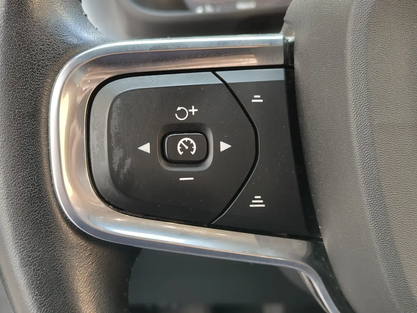 Foto Volvo XC40 Volvo XC40 T3 Momentum Pro  (163 CV)