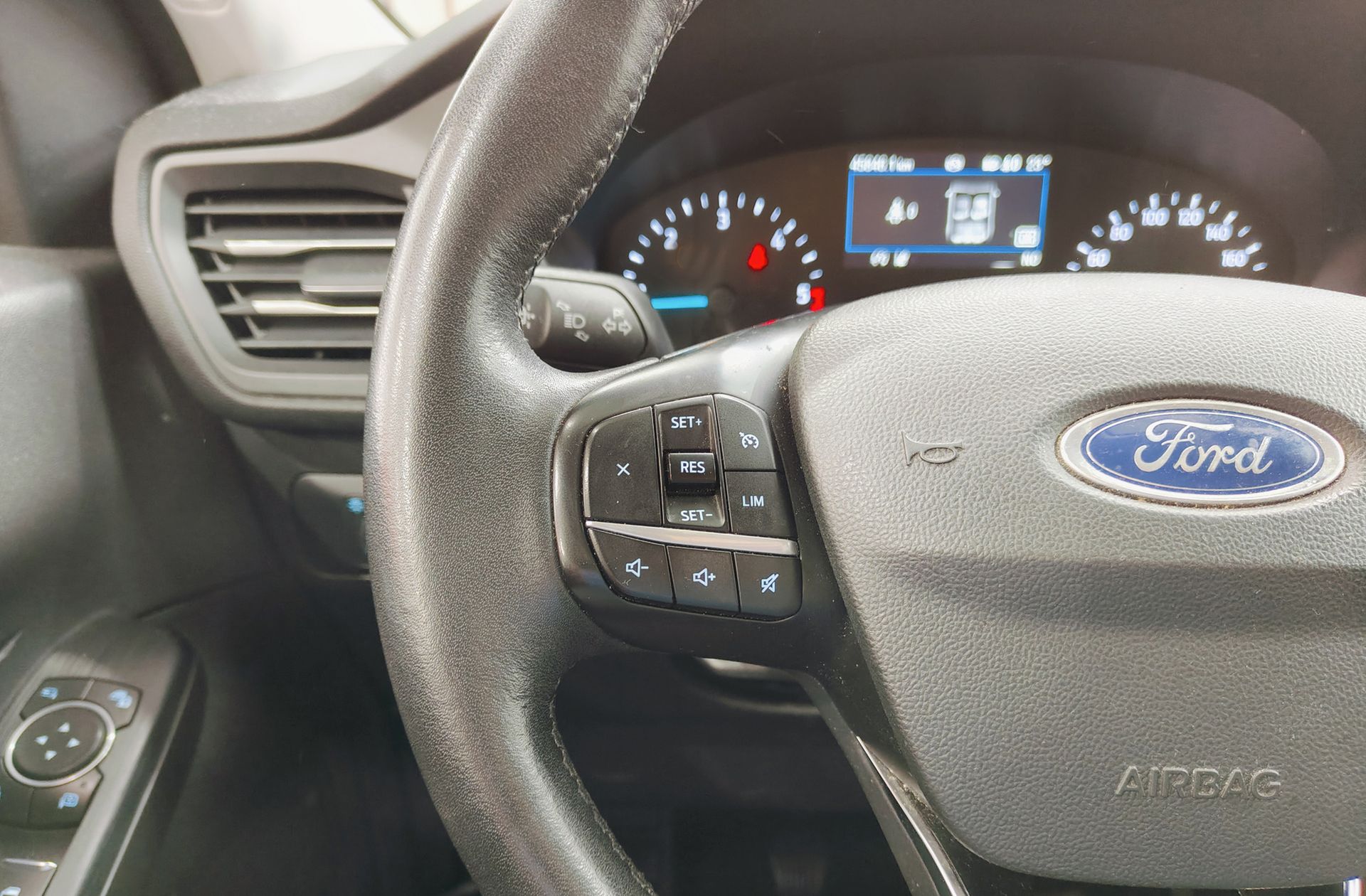 Ford Kuga 2.0 EcoBlue MHEV Titanium - foto 25