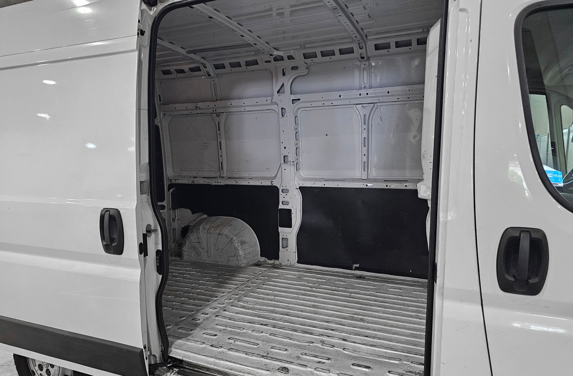 Peugeot Boxer Furgon BlueHDi 140 Pack 335 L2H2 - foto 13