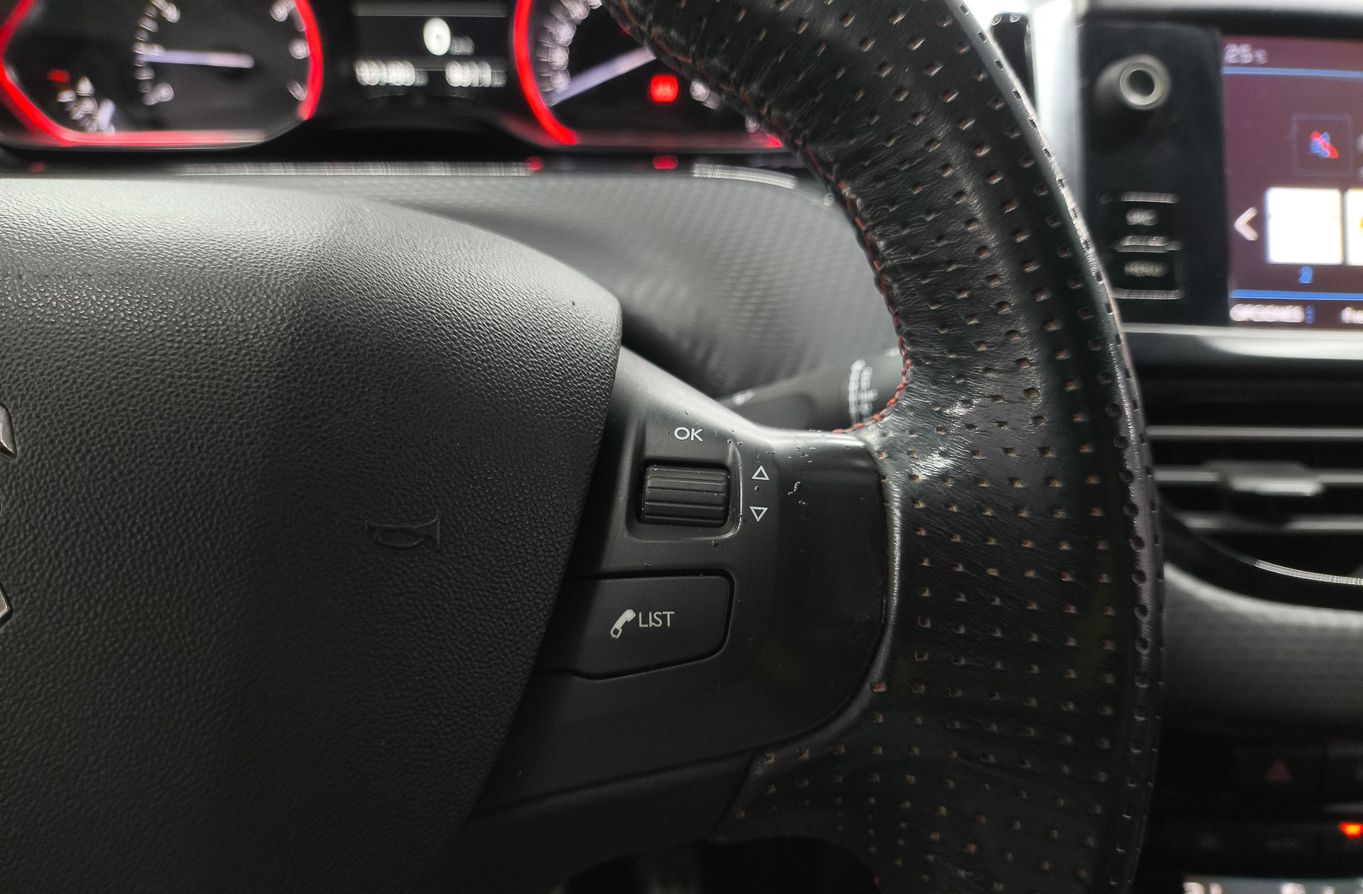Peugeot 2008 PureTech 110 GT Line - foto 27