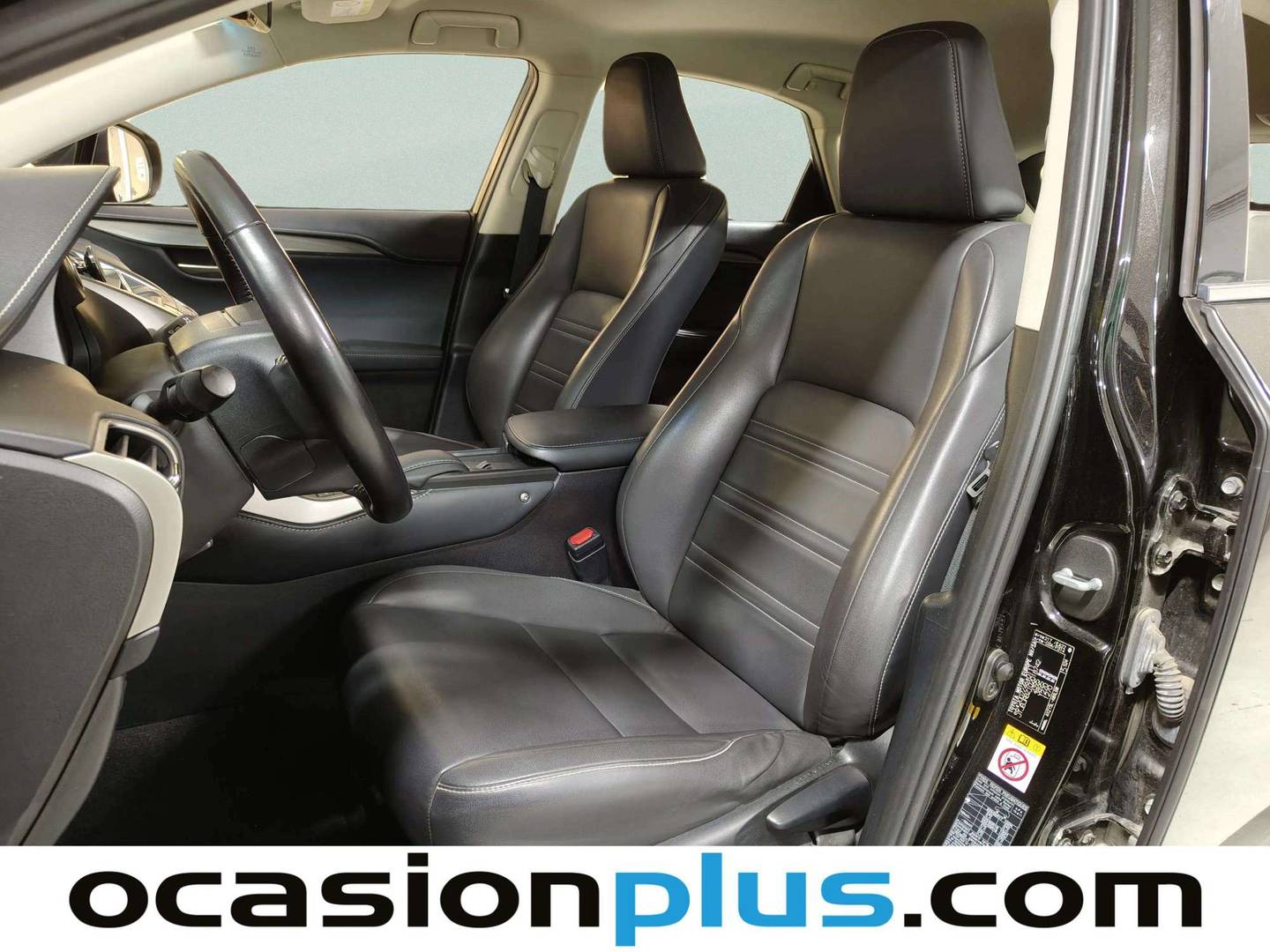Foto asientos delanteros Lexus NX Lexus NX 300h Executive Tecno 4WD (197 CV)