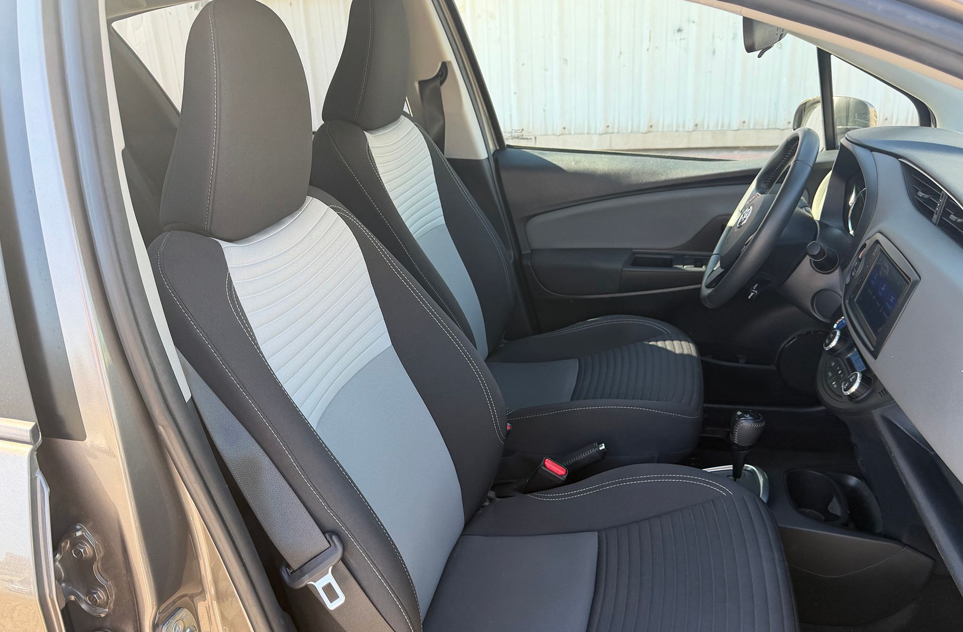 Toyota Yaris 1.5 100H Advance - foto 13