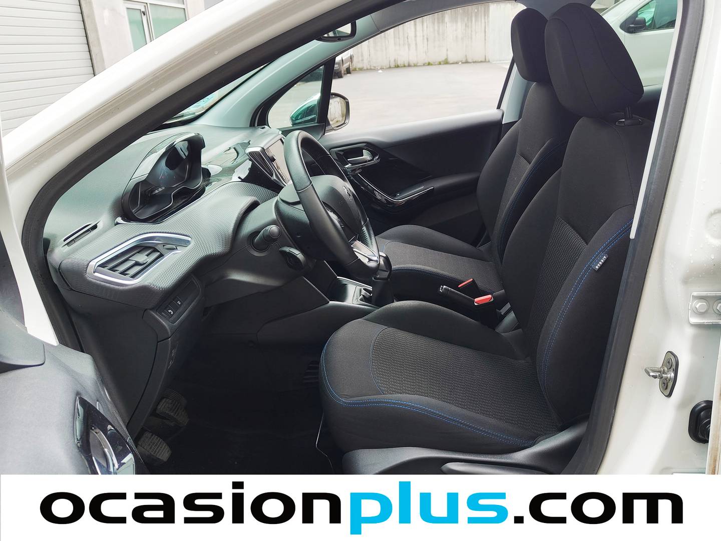 Foto asientos delanteros Peugeot 208 Peugeot 208 PureTech Signature (82 CV)
