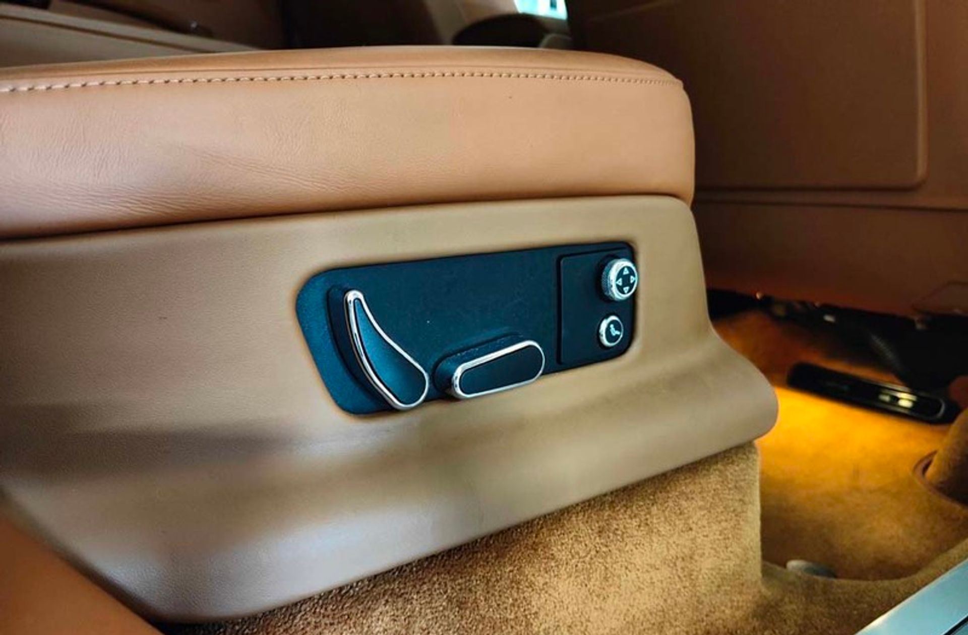 Bentley Bentayga 3.0 Hybrid 4WD - foto 35