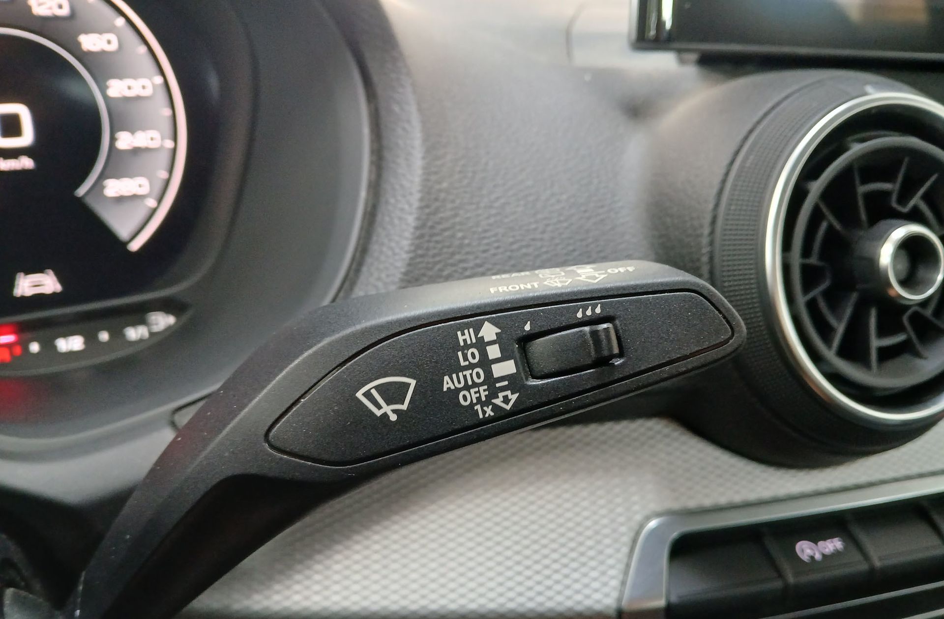 Audi Q2 Advanced 30 TFSI - foto 27
