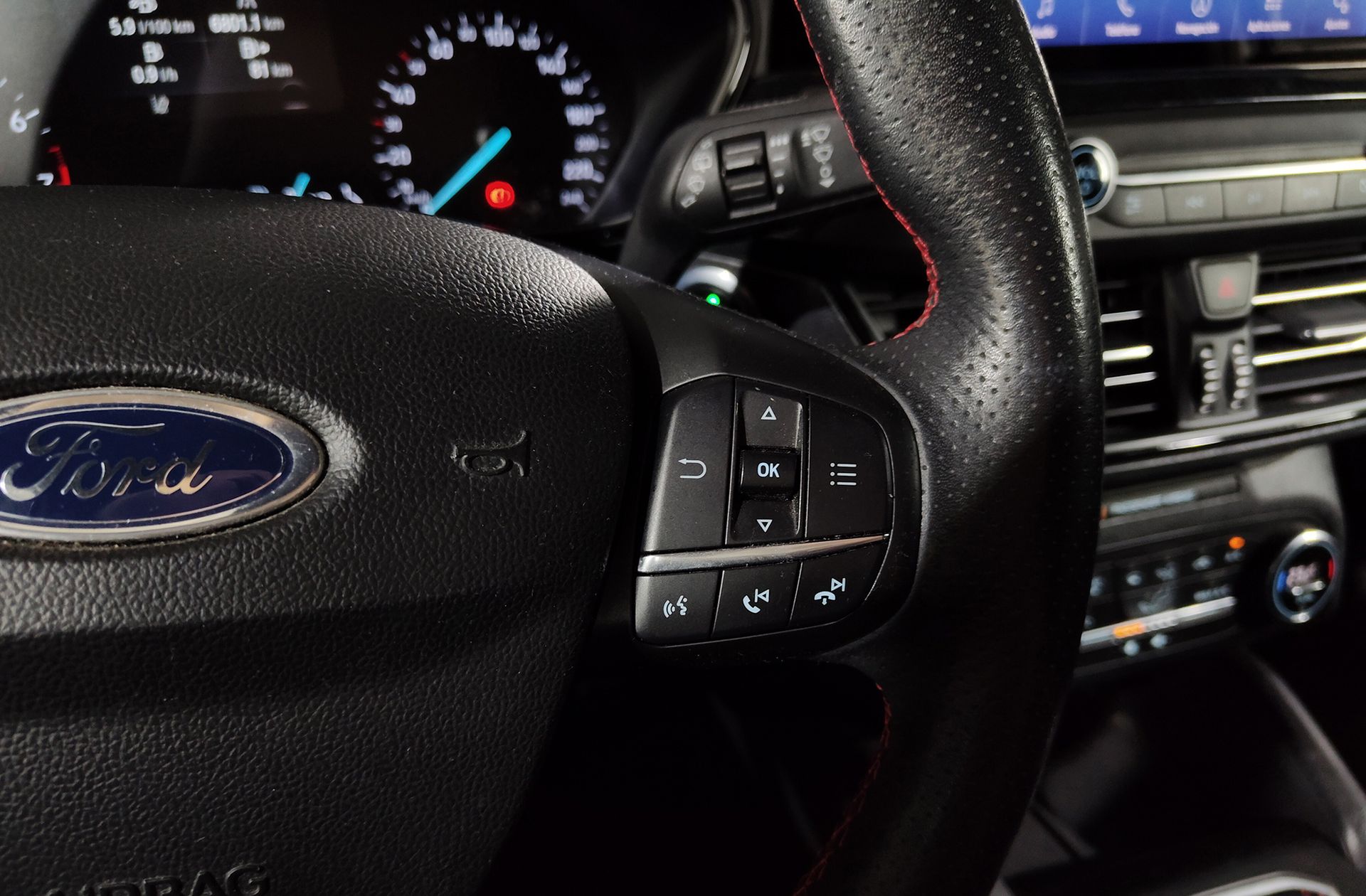 Ford Focus 1.0 EcoBoost ST-Line X - foto 27