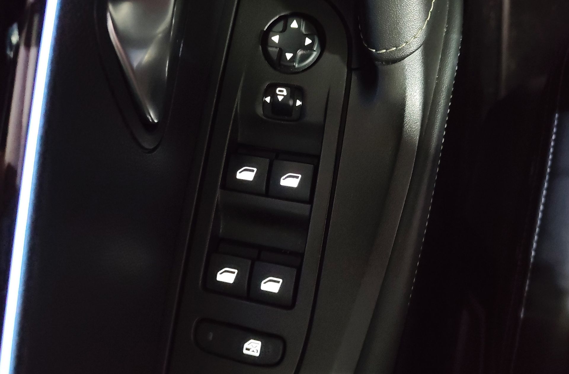Peugeot 2008 PureTech 130 GT - foto 35