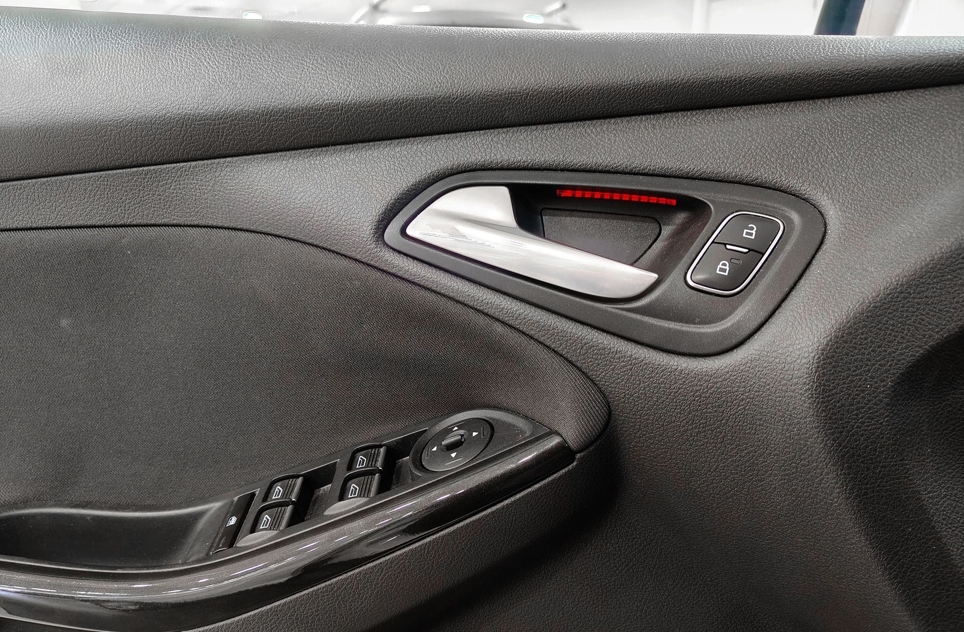 Ford Focus 2.0 TDCi Titanium PowerShift - foto 32