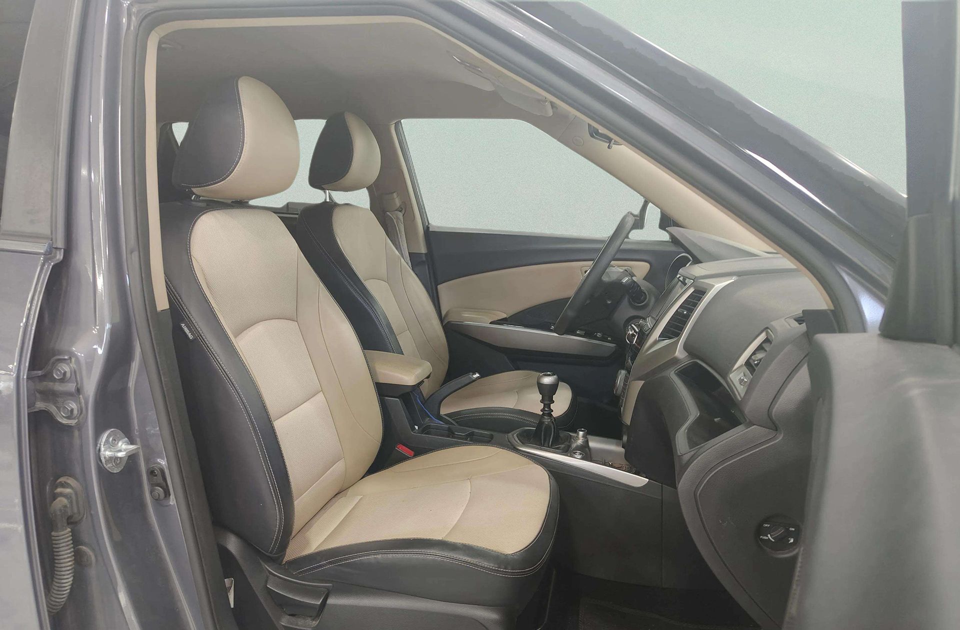 SsangYong Tivoli G16 GLP Premium 4x2 - foto 16