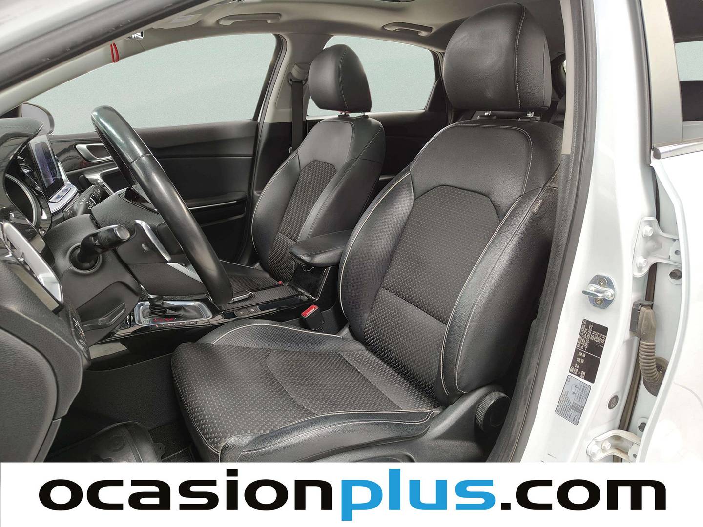 Foto asientos delanteros KIA Ceed KIA Ceed 1.4 T-GDi Launch Edition DCT (140 CV)