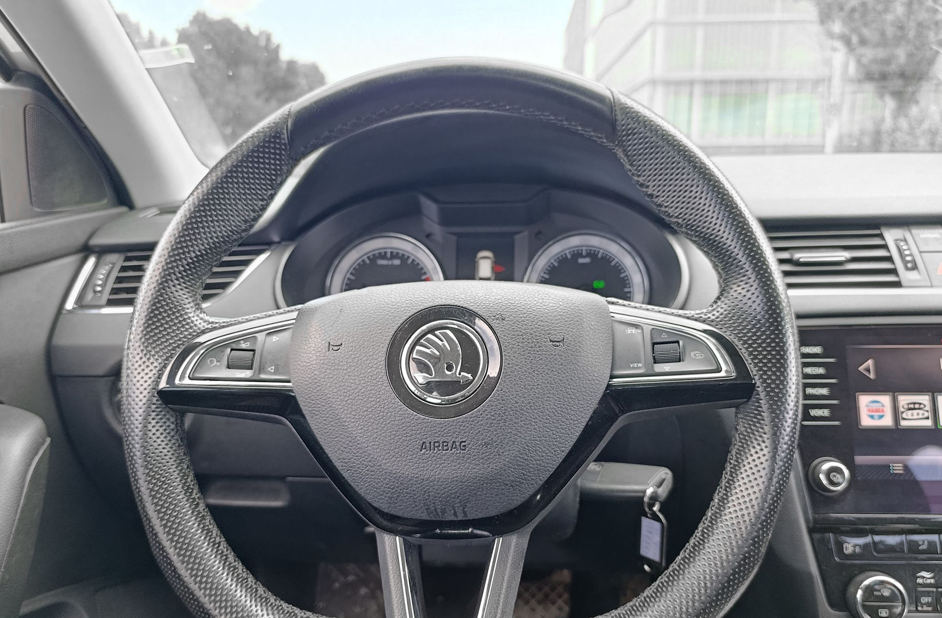 Škoda Octavia Combi 1.0 TSI Like DSG - foto 22