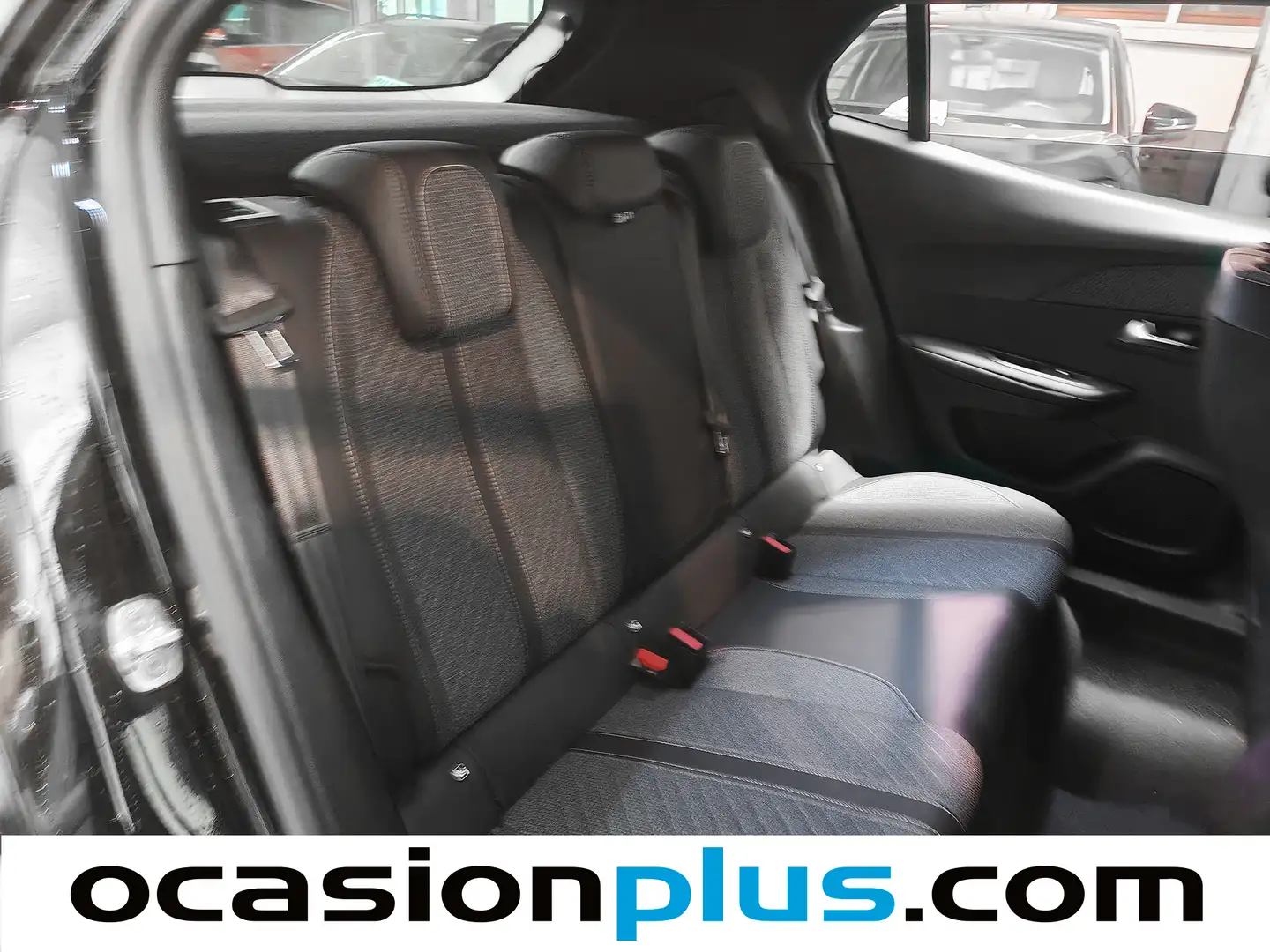 Foto Peugeot 2008 Peugeot 2008 Allure Hybrid eDCS6 (145 CV)