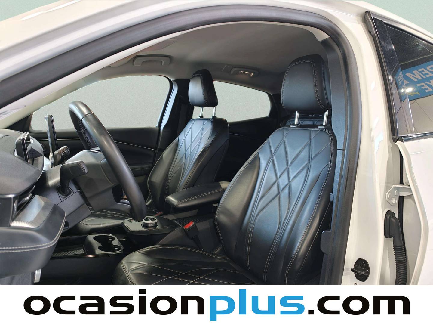 Foto asientos delanteros Ford Mustang Mach-E Ford Mustang Mach-E Batería 75.7Kwh (269 CV)