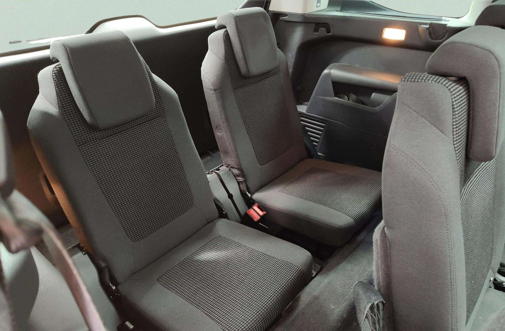 Peugeot 5008 1.6 BlueHDi Allure EAT6 7 plazas - foto 18