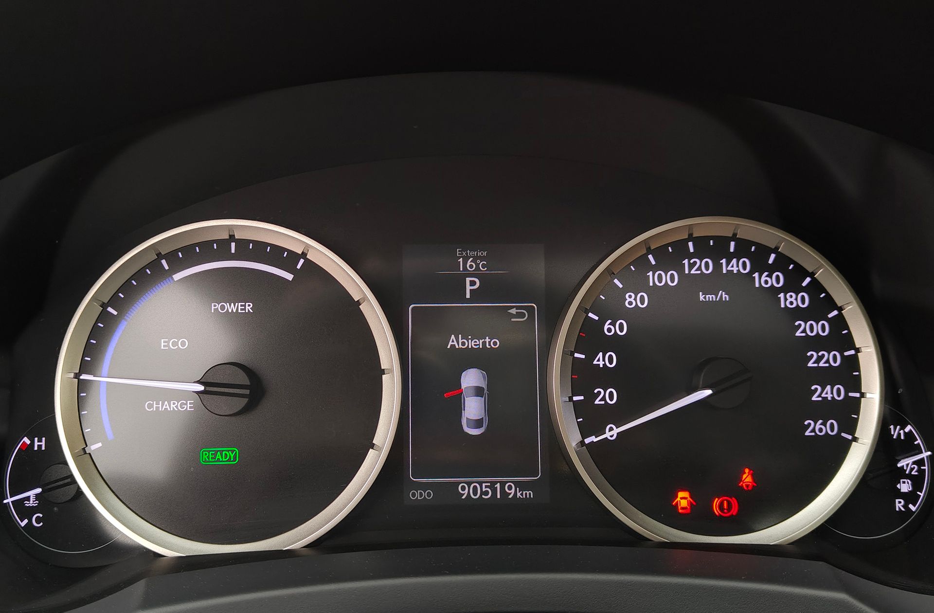 Lexus RC 300h Executive - foto 24
