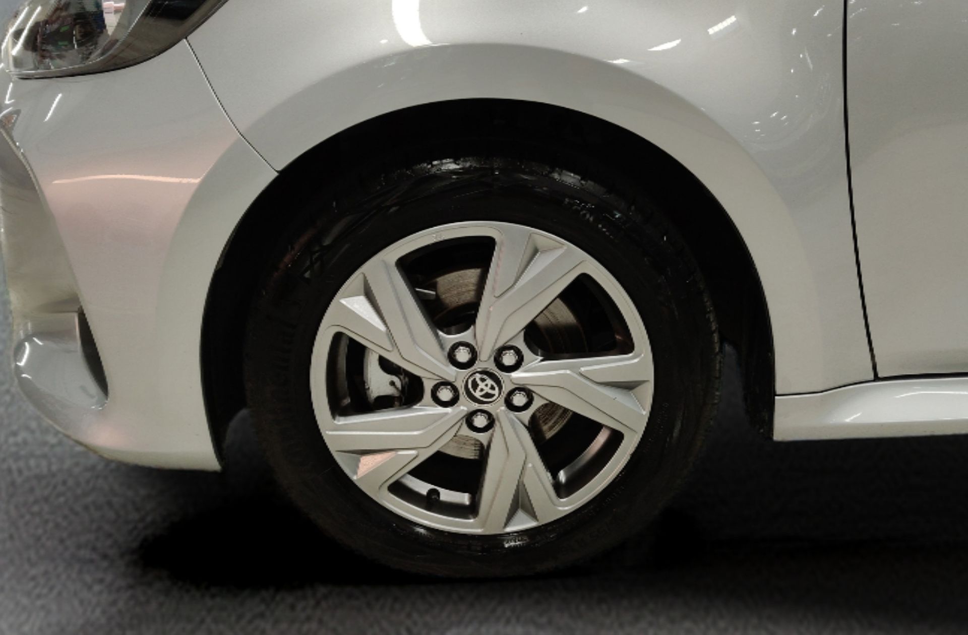 Toyota Yaris 120H Active Plus - foto 34