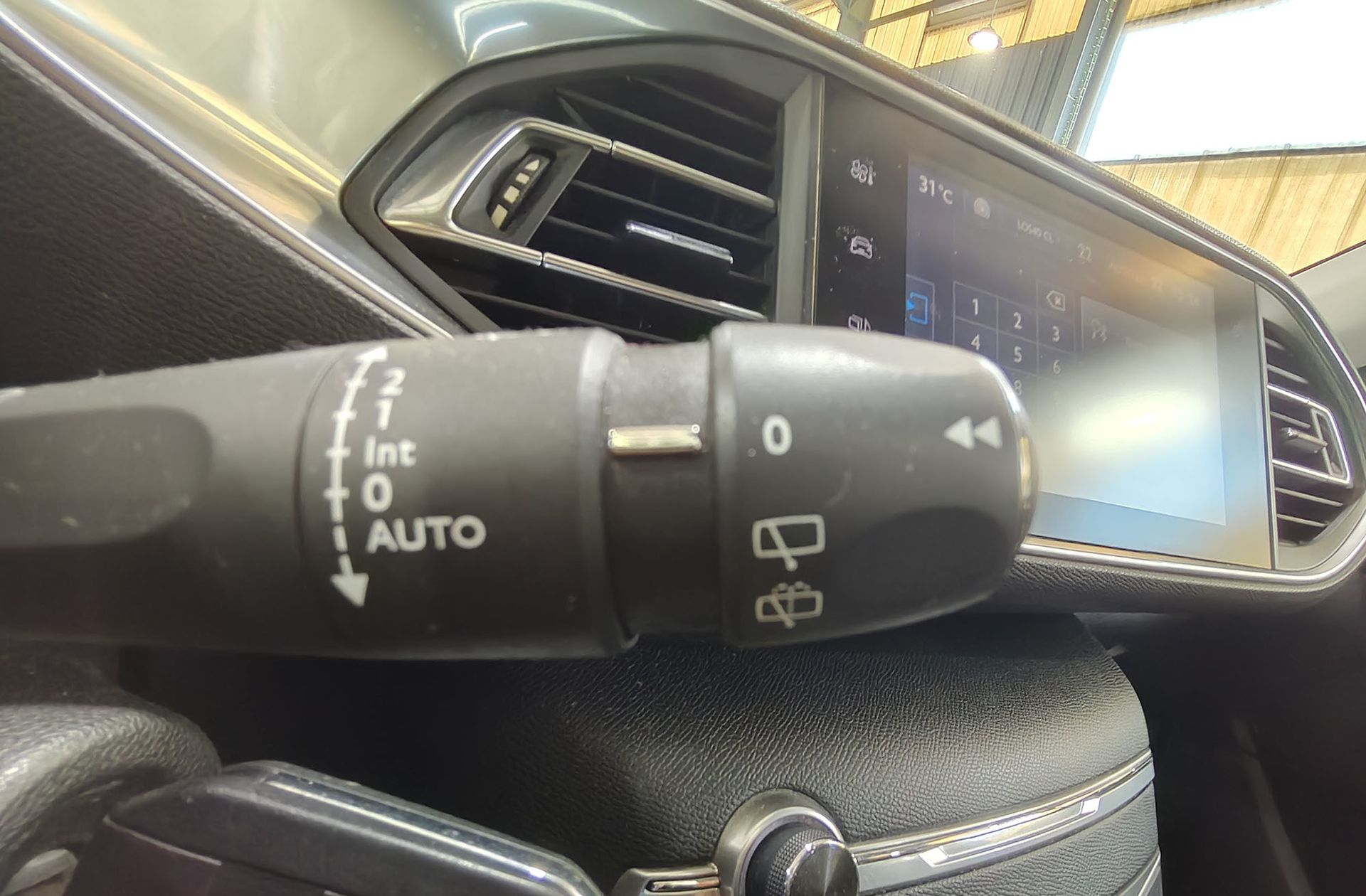 Peugeot 308 SW 2.0 BlueHDi Allure EAT6 - foto 28