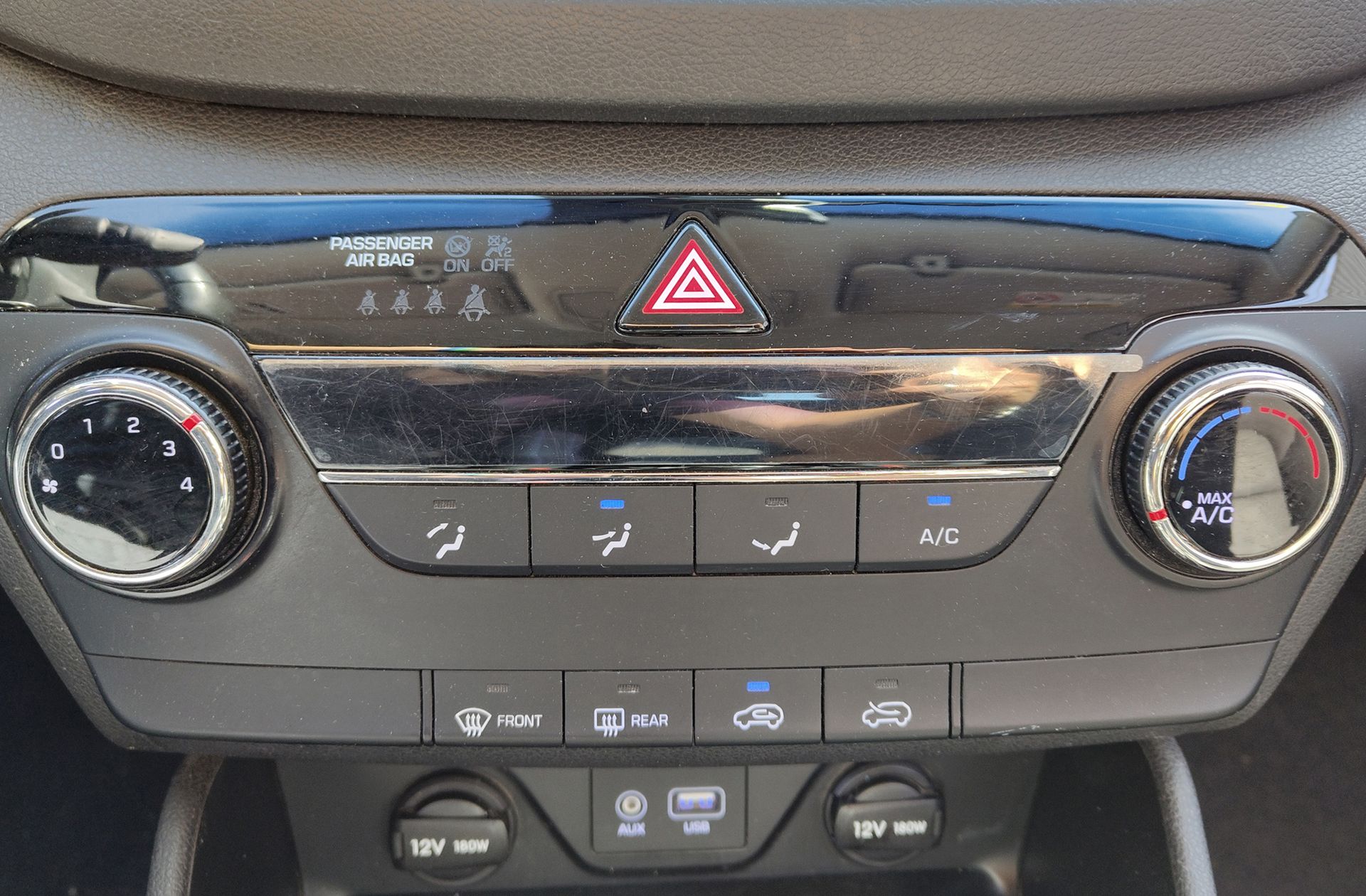 Hyundai Tucson 1.7 CRDi BlueDrive Essence 4x2 - foto 24