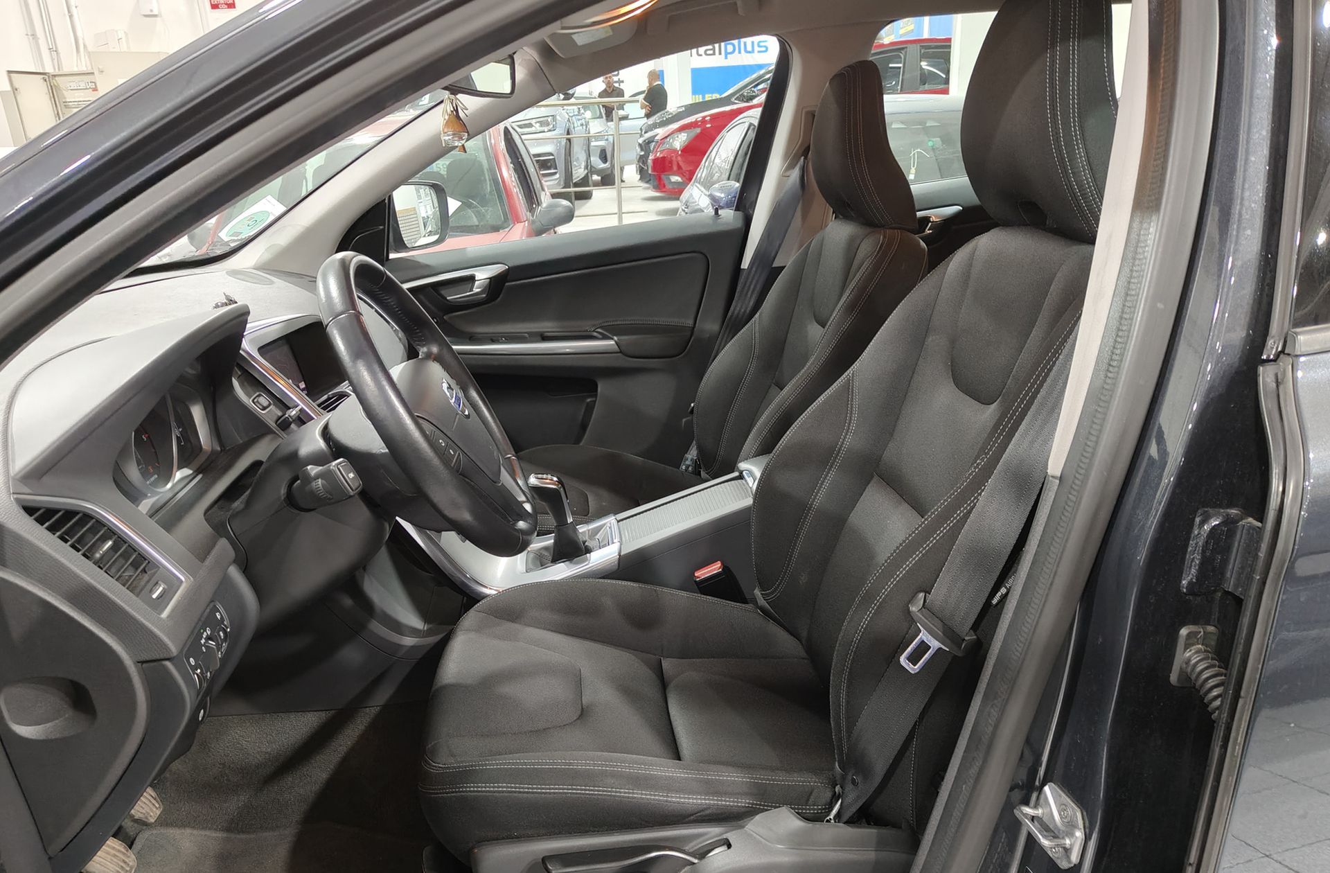 Volvo XC60 D3 Kinetic - foto 11