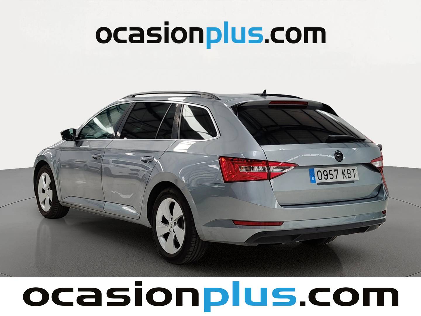 Foto trasera Skoda Superb Skoda Superb Combi 1.6 TDI Ambition DSG (120 CV) izquierda