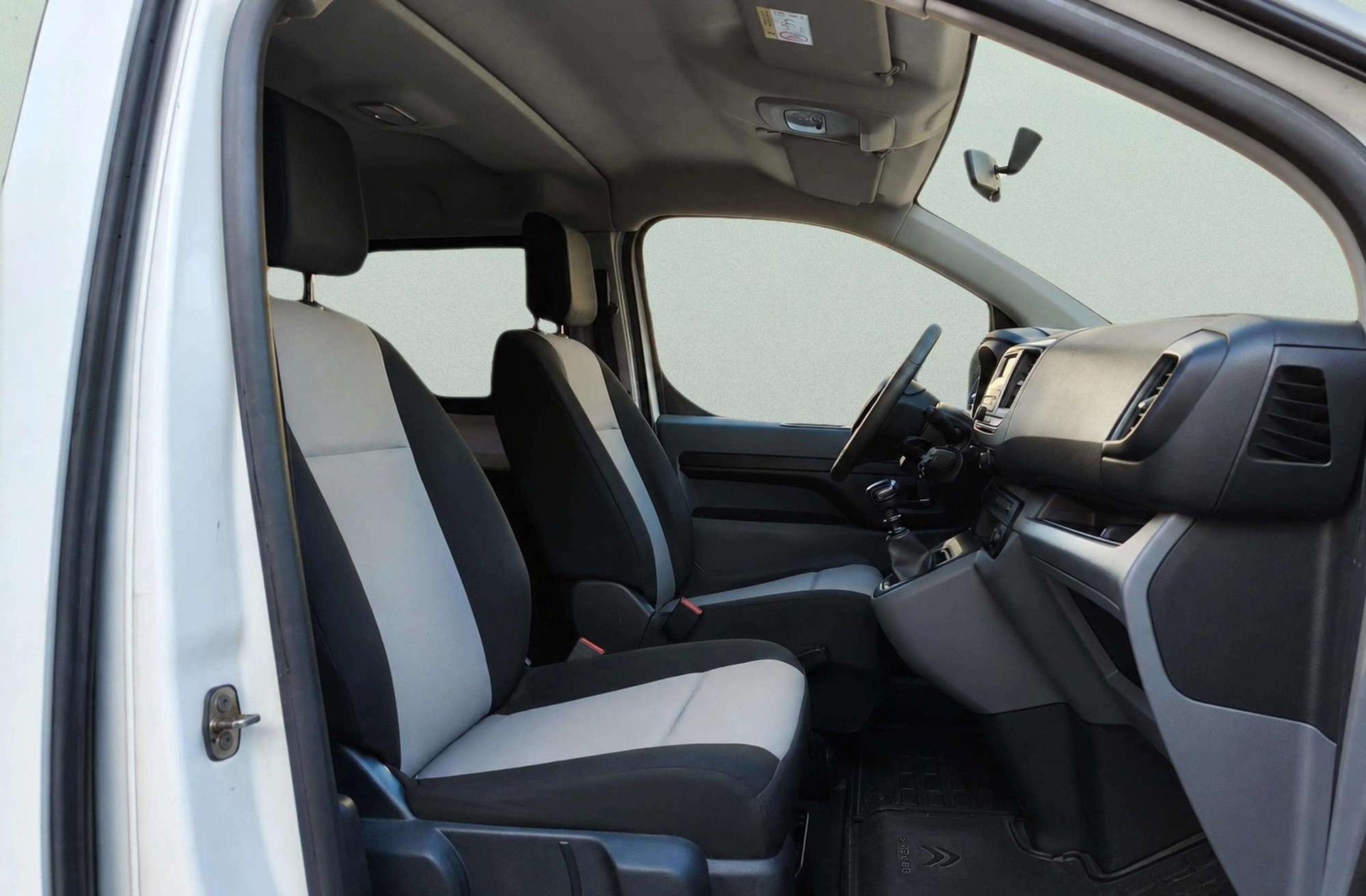 Citroën Jumpy Combi BlueHDi 115 Confort Talla M - foto 11
