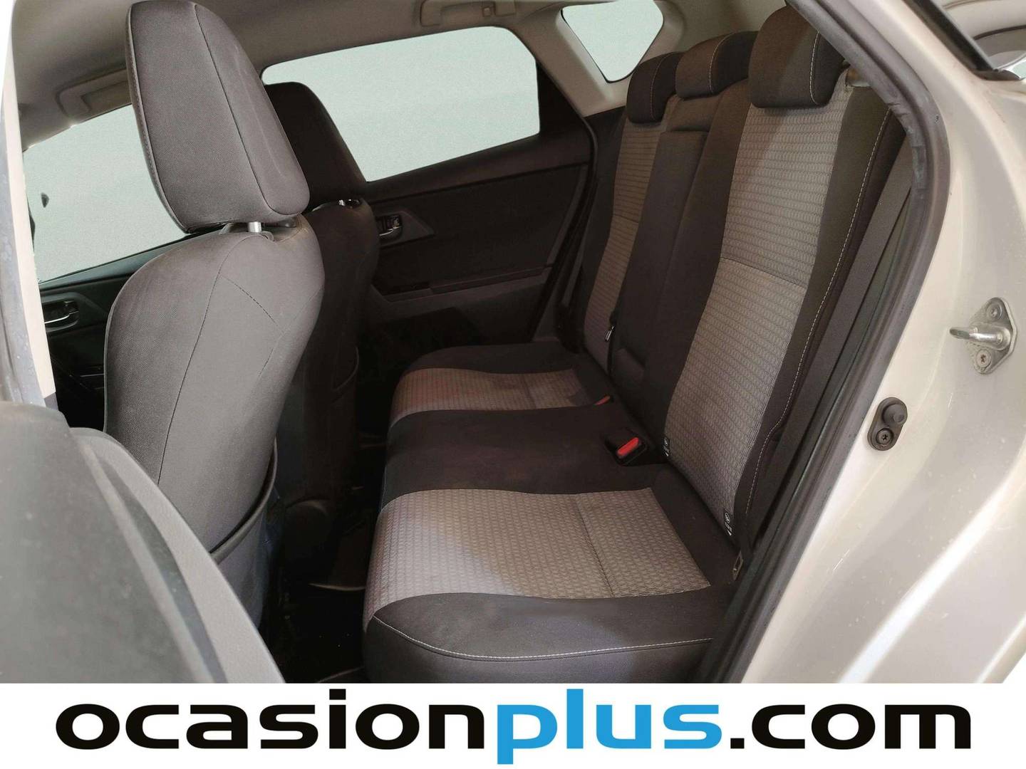 Foto asientos traseros Toyota Auris Toyota Auris 140H Hybrid Feel! Edition (136 CV)