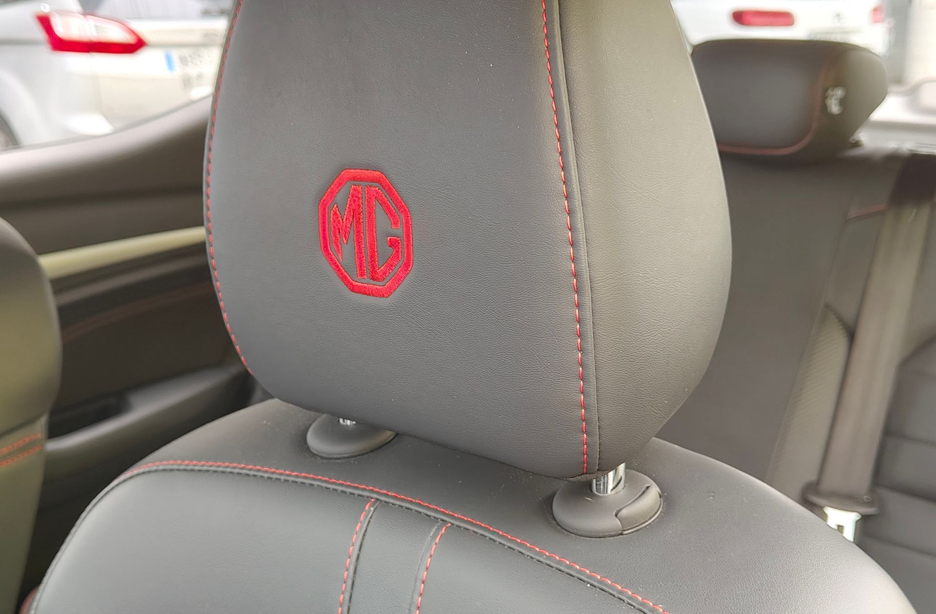 MG ZS 1.0T Luxury - foto 12