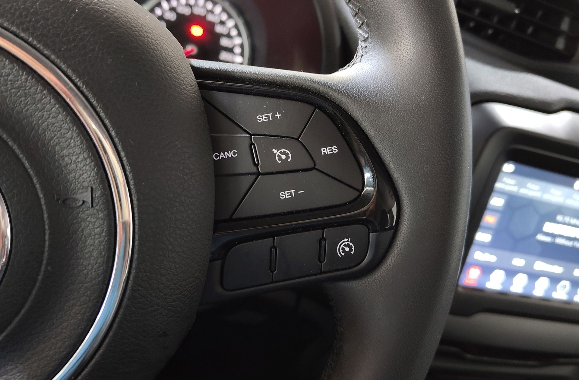 Jeep Renegade 1.0G Night Eagle II 4x2 - foto 23