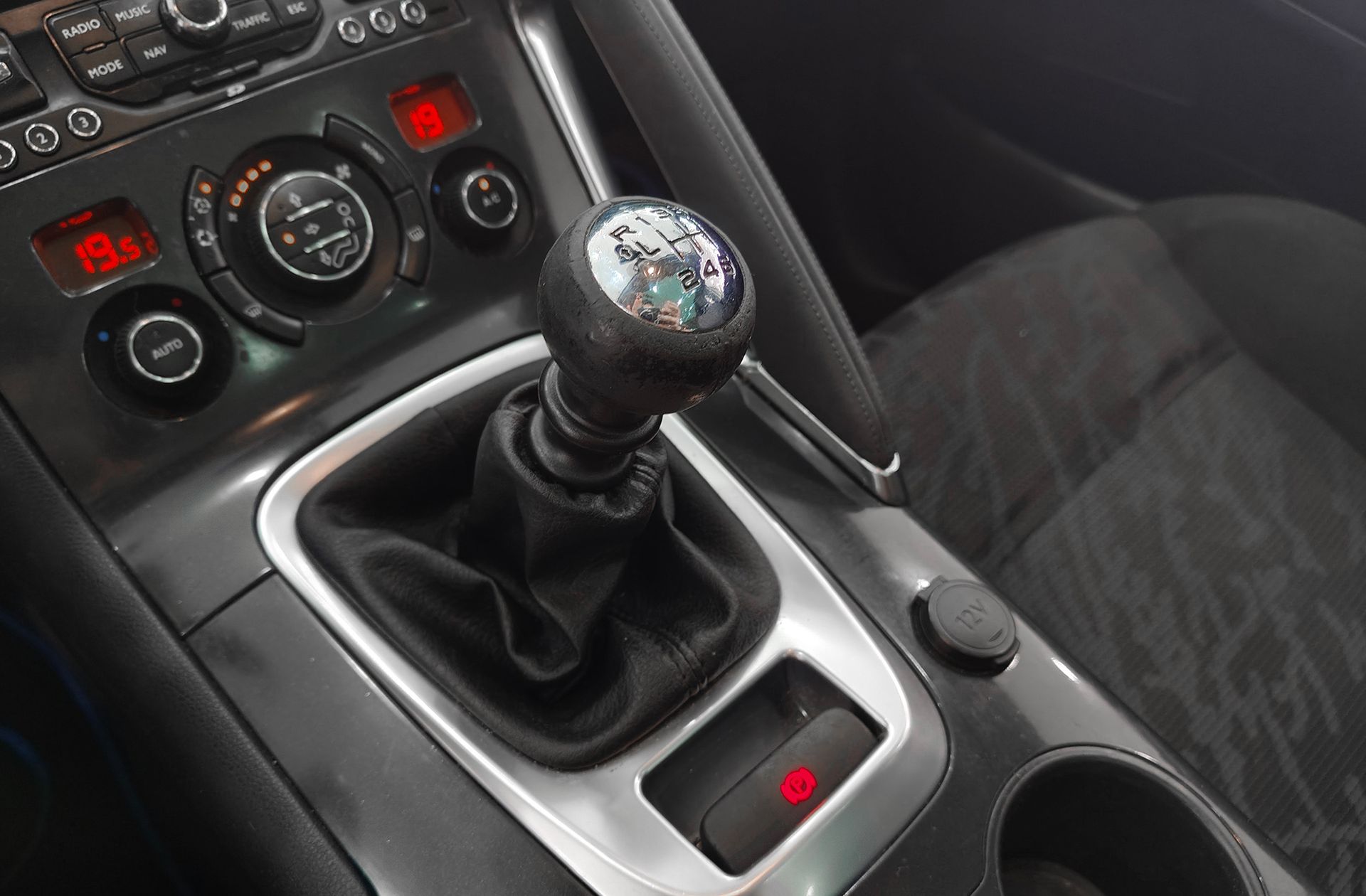 Peugeot 3008 2.0 HDi FAP Sport Pack - foto 5