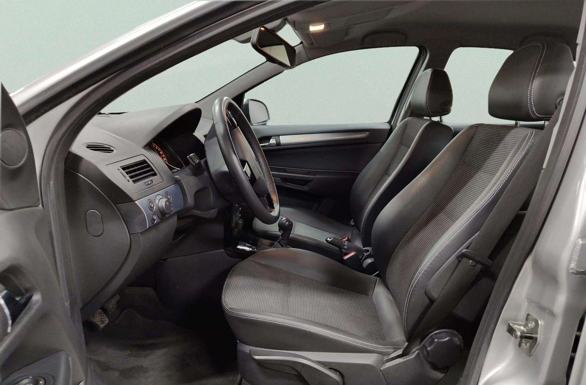 Opel Astra 1.7 CDTI Sedan Edition - foto 10