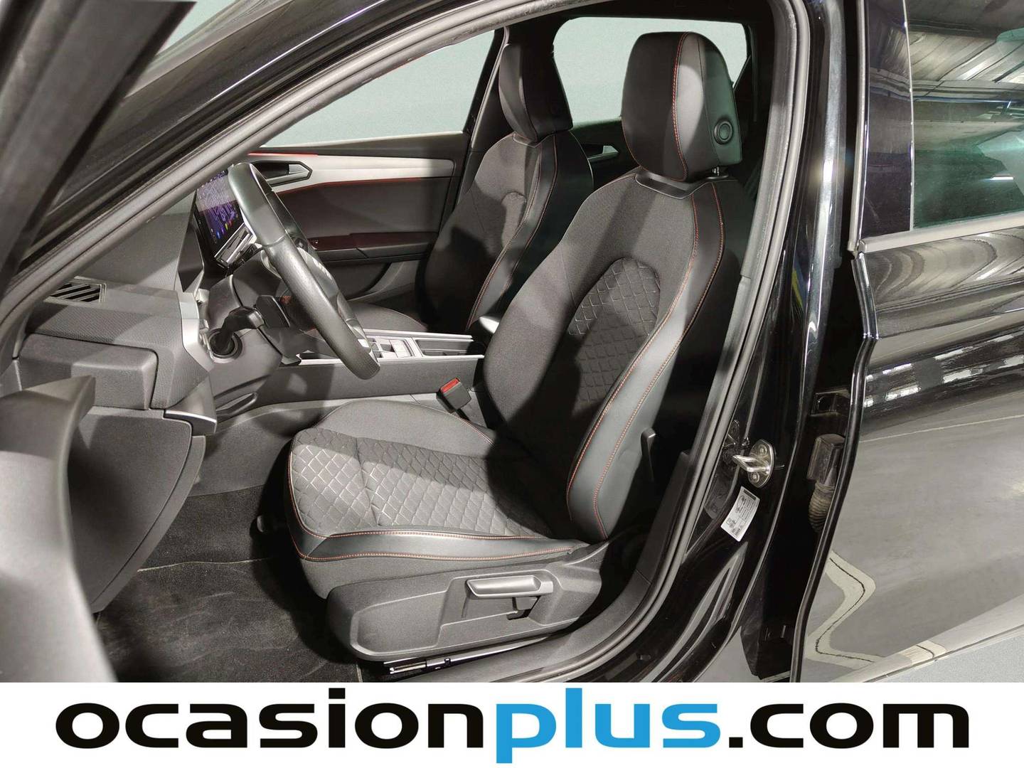 Foto asientos delanteros Seat León SEAT León ST 1.5 eTSI S&S FR Go L DSG (150 CV)