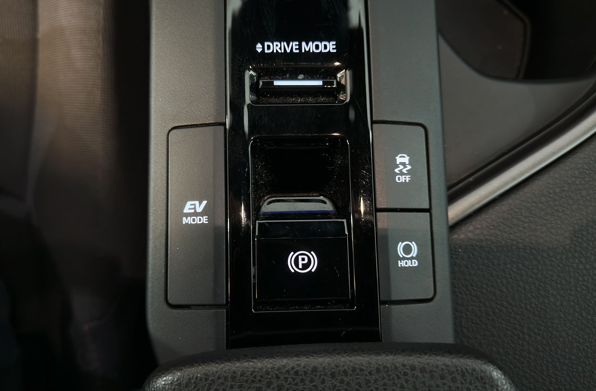 Toyota C-HR 140H Advance - foto 32