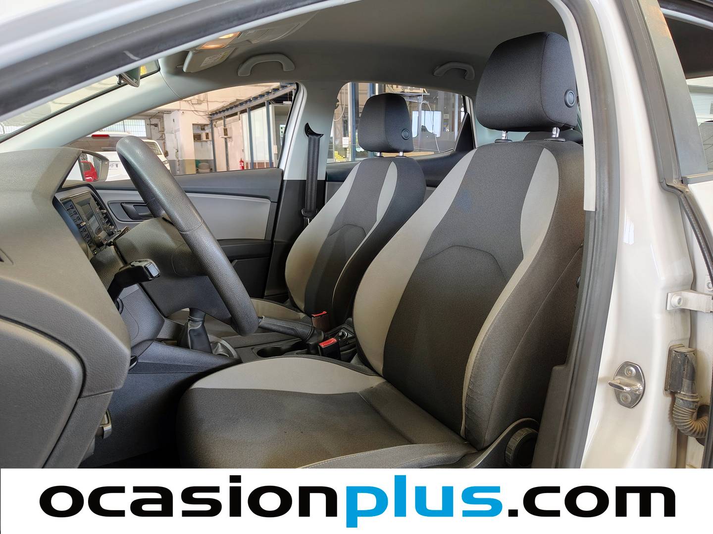 Foto asientos delanteros Seat León Seat León 1.6 TDI S&S Reference (110 CV)