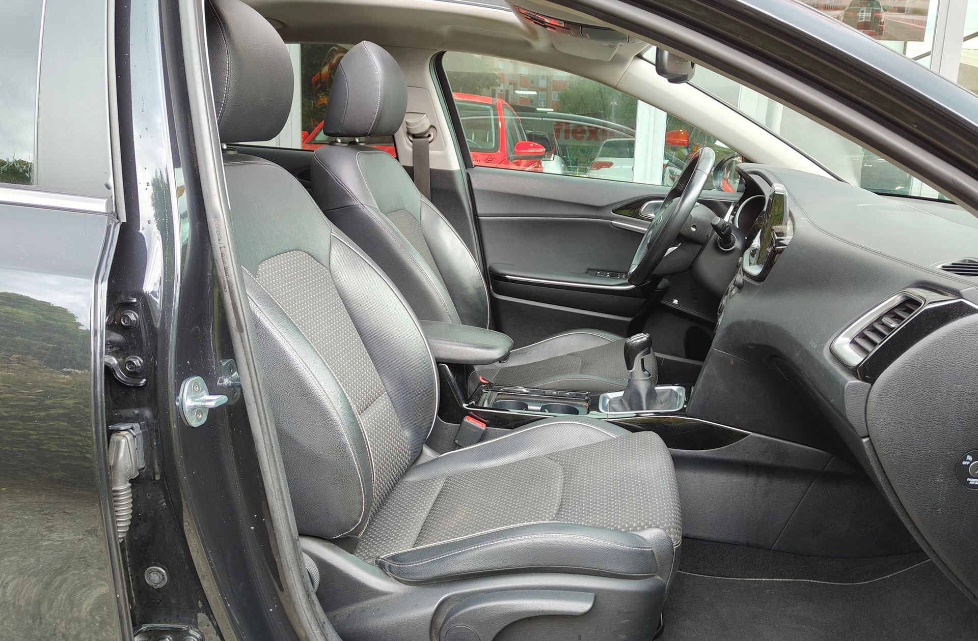 Kia Ceed 1.0 T-GDi Launch Edition - foto 16