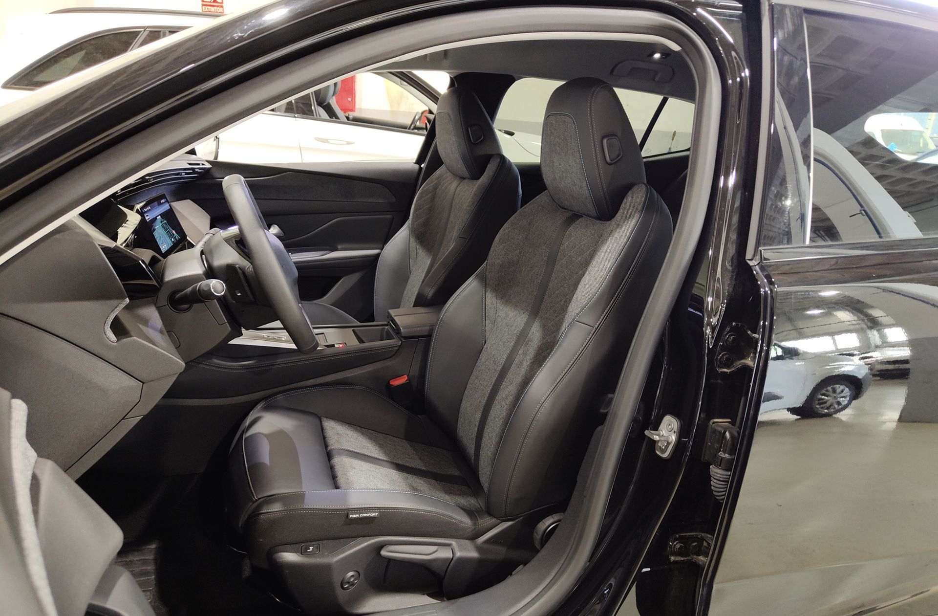Peugeot 408 Allure PHEV 180 e-EAT8 - foto 11