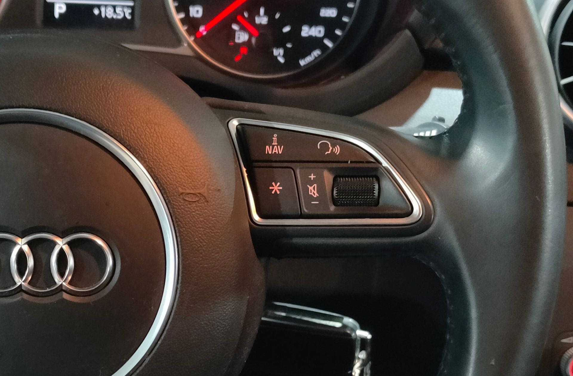 Audi A1 Attraction 1.6 TDI S tronic - foto 21