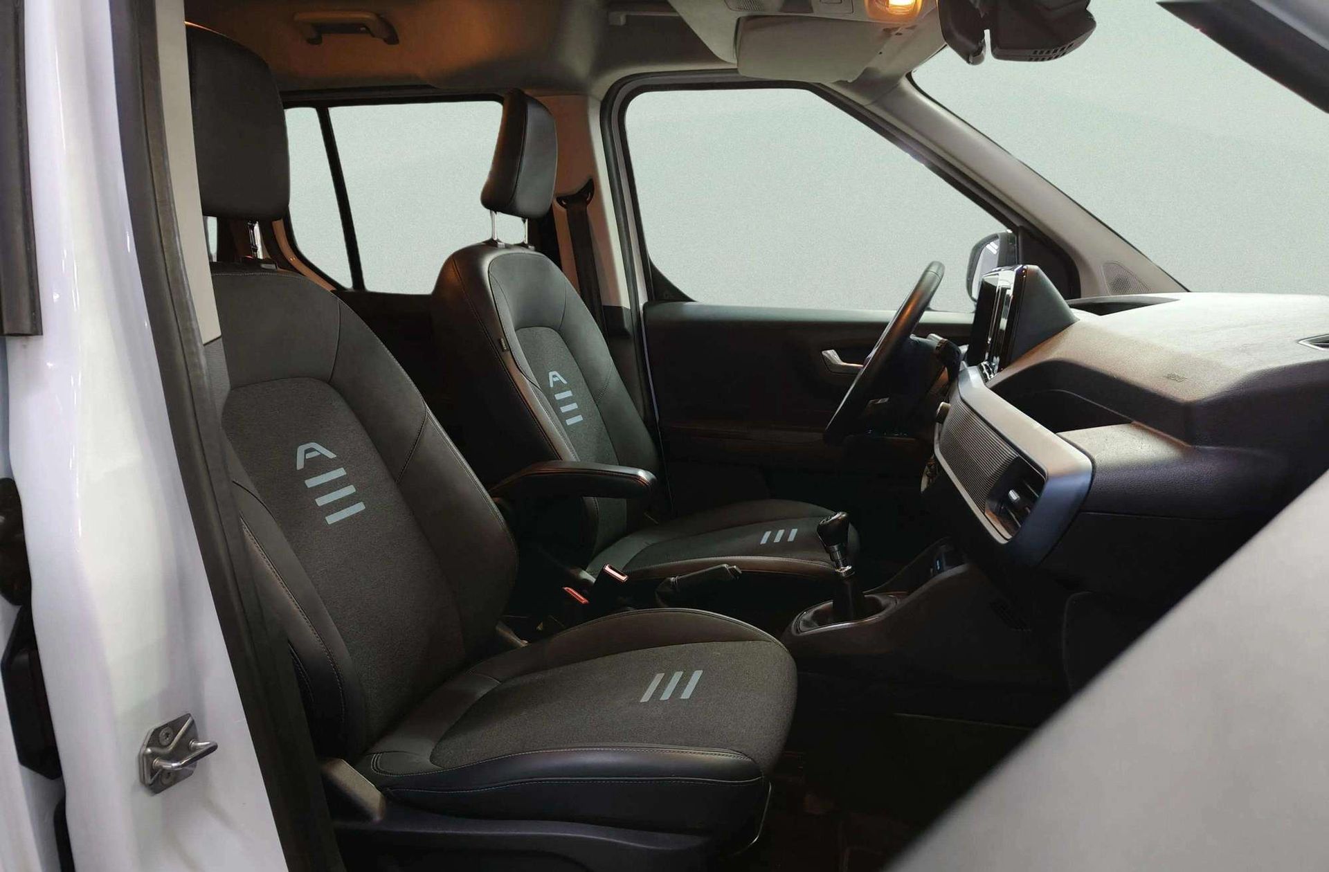 Ford Tourneo Courier 1.0 EcoBoost Active - foto 17