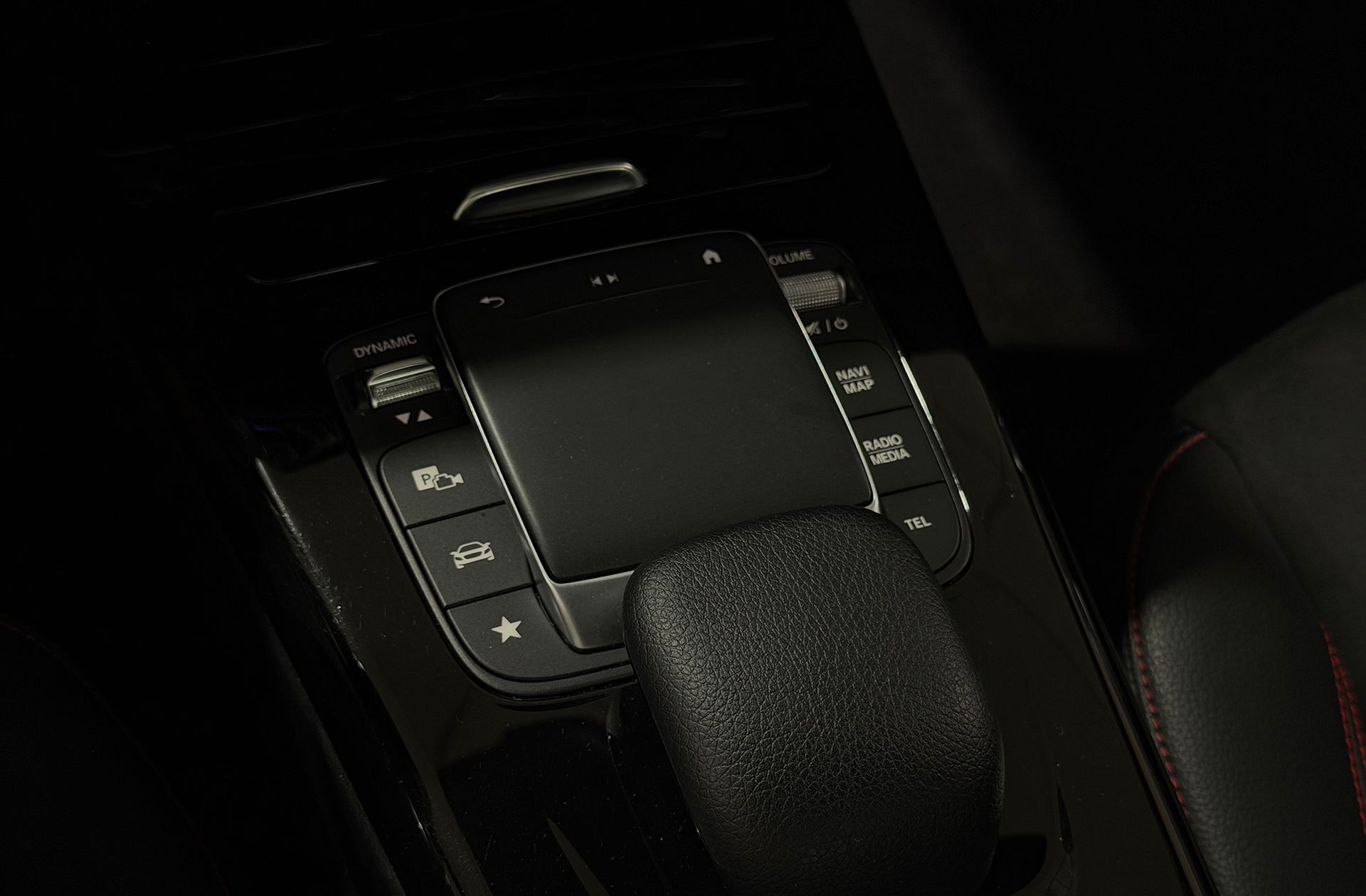 Mercedes-Benz CLA 180 Pack AMG - foto 31